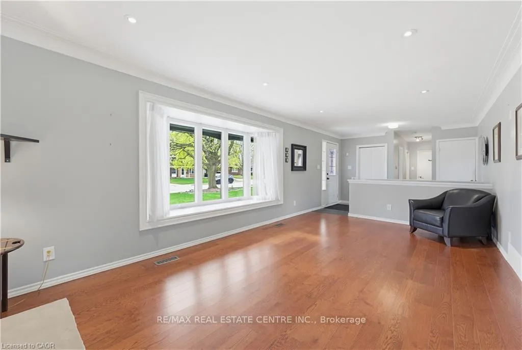 Photo 9 of 147 Churchill Drive, Cambridge — HOMEH