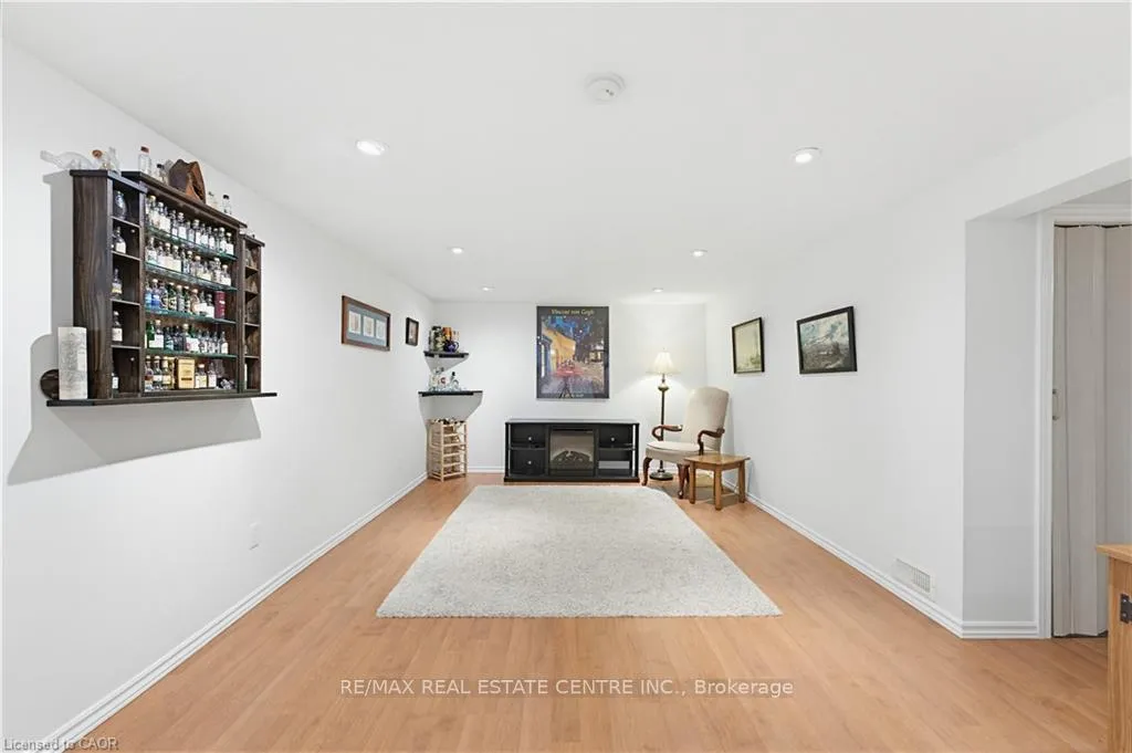 Photo 18 of 147 Churchill Drive, Cambridge — HOMEH
