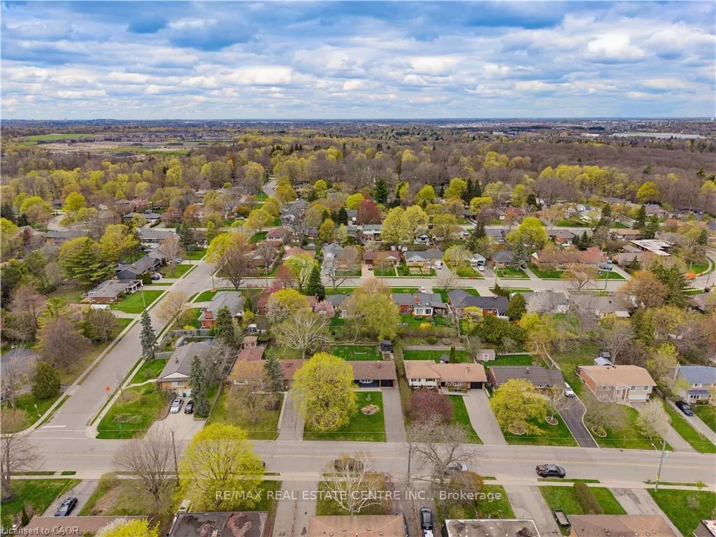 Photo 35 of 147 Churchill Drive, Cambridge — HOMEH
