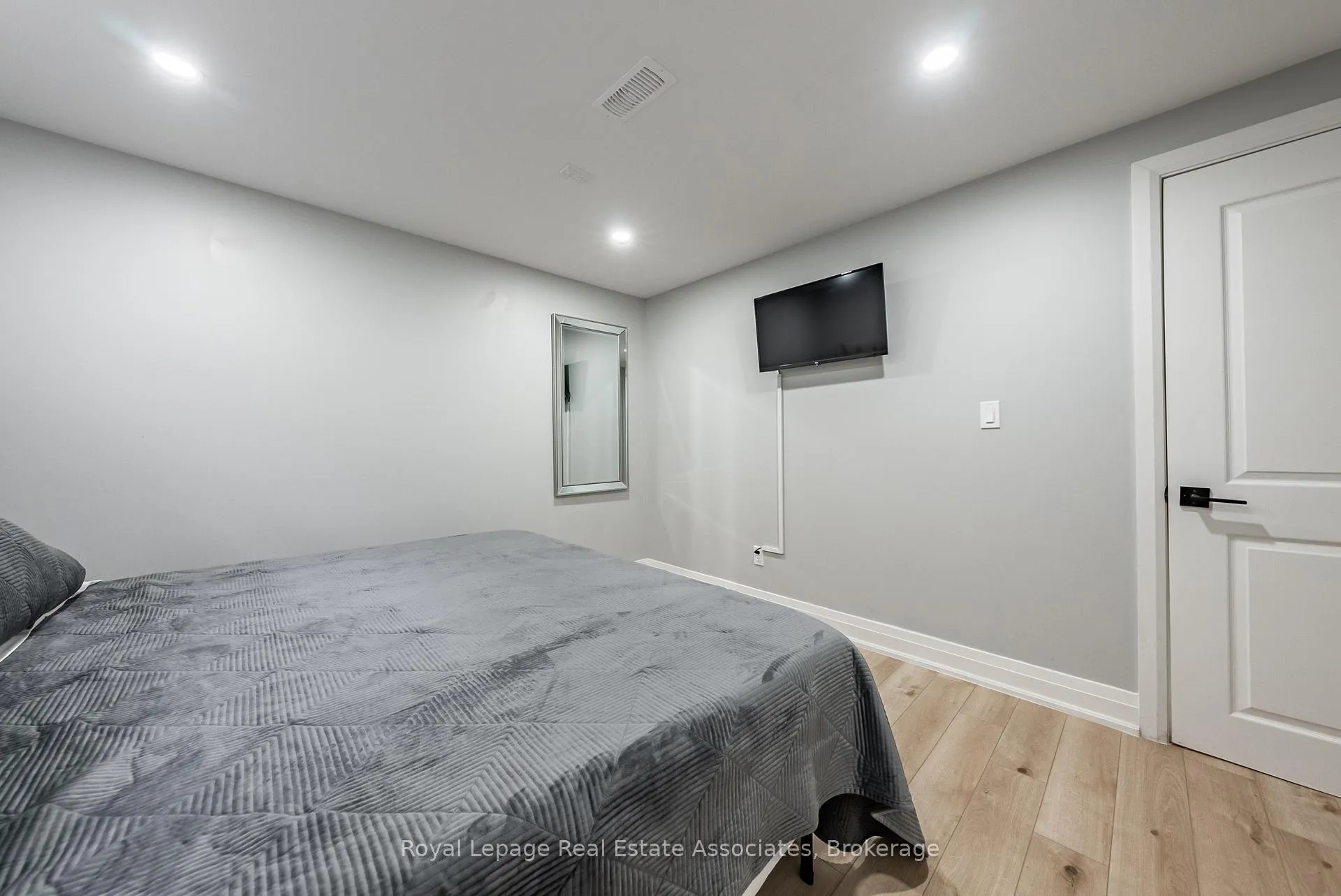 Photo 16 of Unit Lower Level, 88 South Bend Road, Hamilton, Balfour — HOMEH
