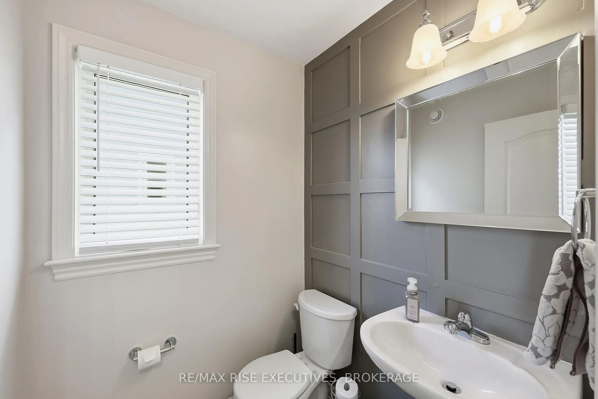 Photo 6 of 1365 Waterside Way, Kingston, Kingston East (Incl Barret Crt) — HOMEH