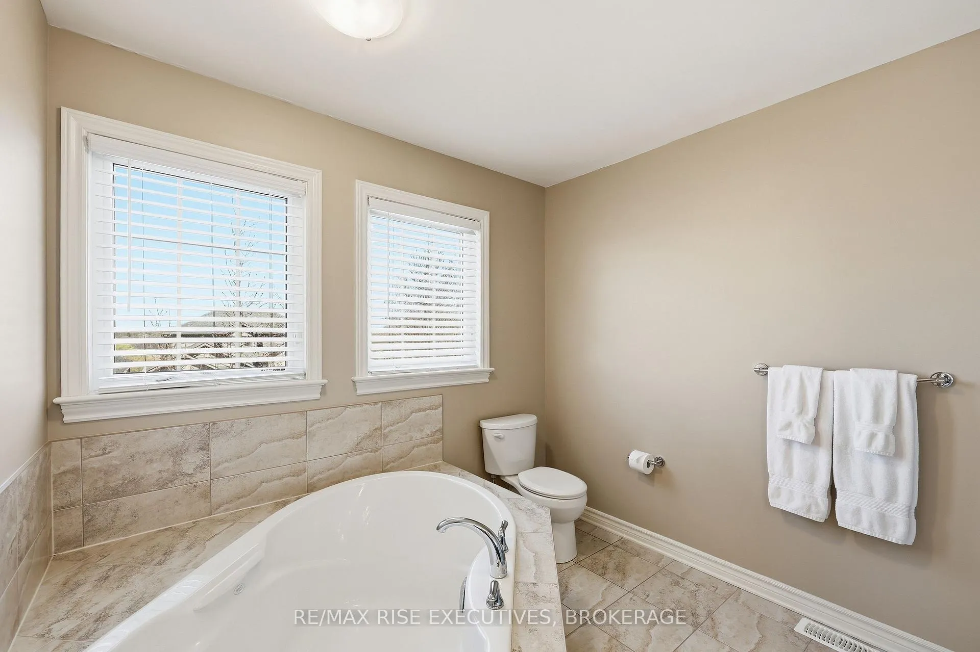 Photo 26 of 1365 Waterside Way, Kingston, Kingston East (Incl Barret Crt) — HOMEH