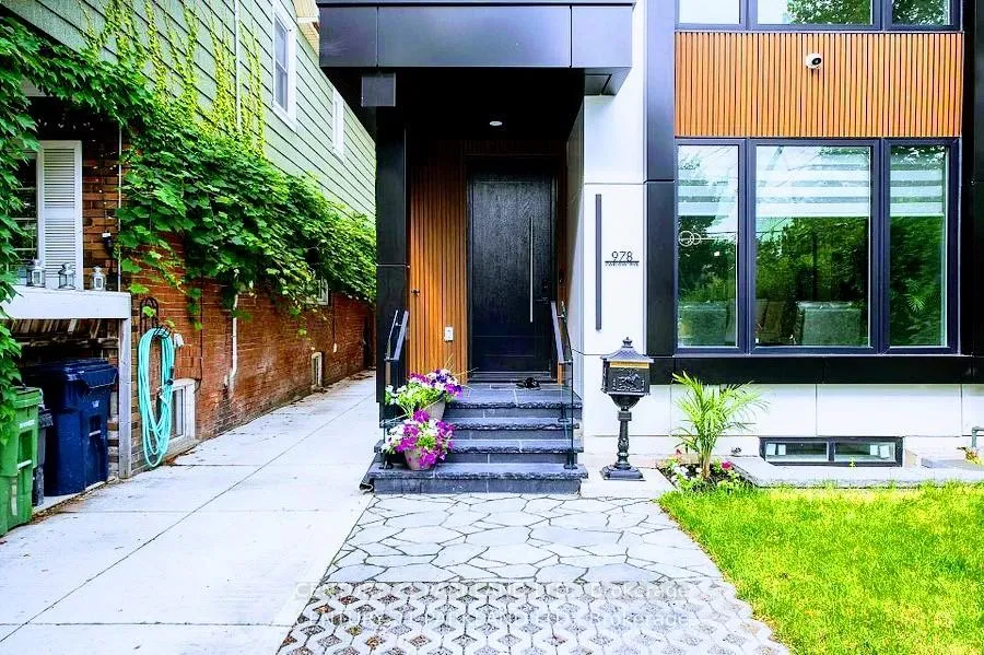 Photo 4 of 978 Carlaw Avenue, Toronto, Broadview North — HOMEH
