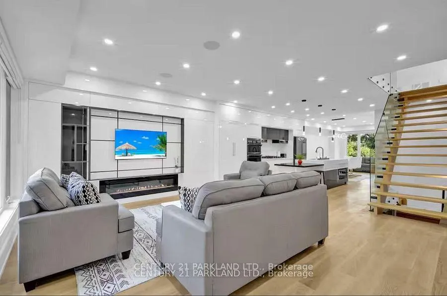 Photo 5 of 978 Carlaw Avenue, Toronto, Broadview North — HOMEH