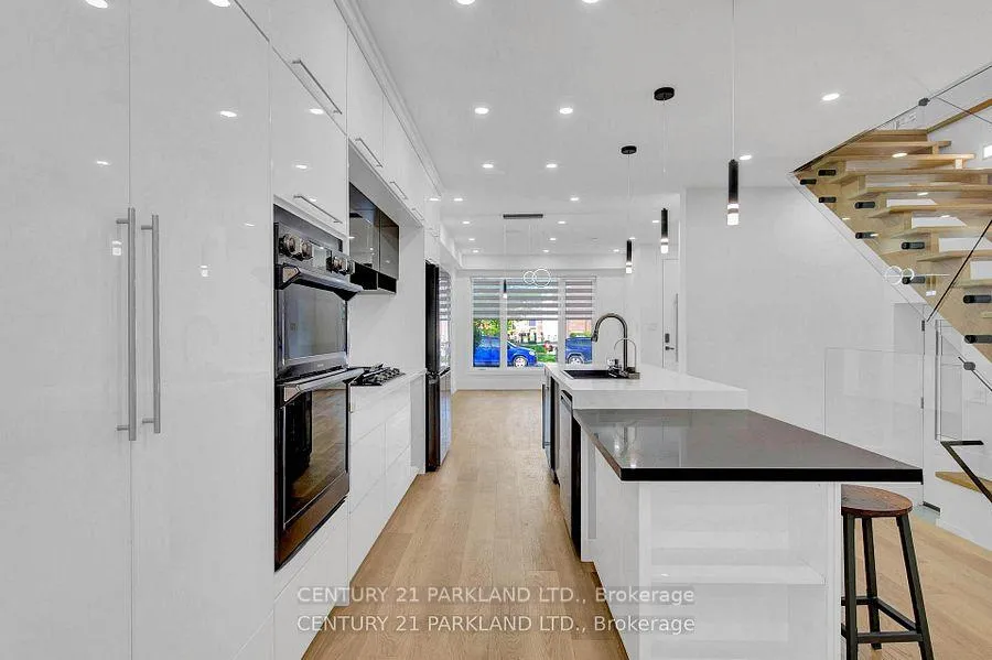 Photo 12 of 978 Carlaw Avenue, Toronto, Broadview North — HOMEH