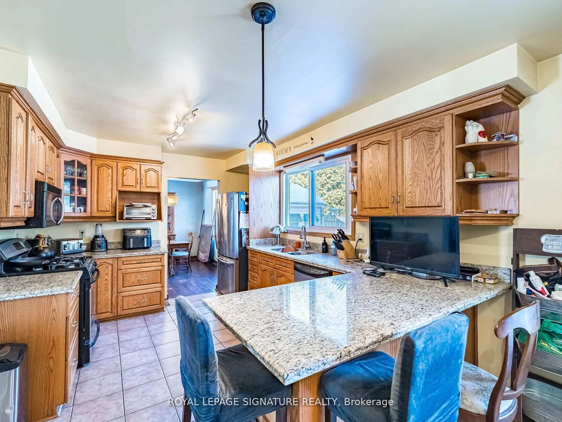 Photo 10 of 16 Alderwood Crescent, Cambridge — HOMEH
