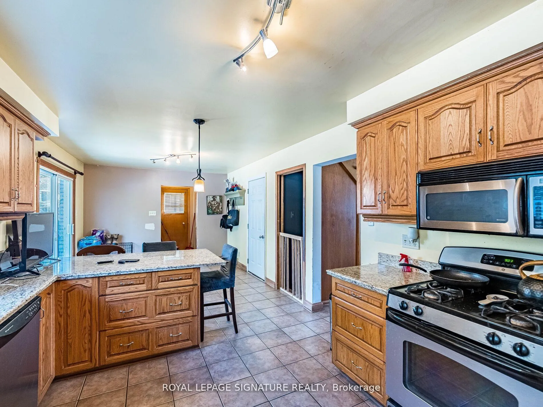 Photo 11 of 16 Alderwood Crescent, Cambridge — HOMEH