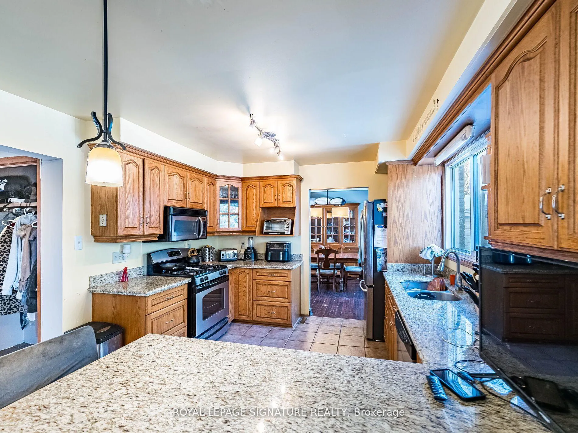 Photo 12 of 16 Alderwood Crescent, Cambridge — HOMEH