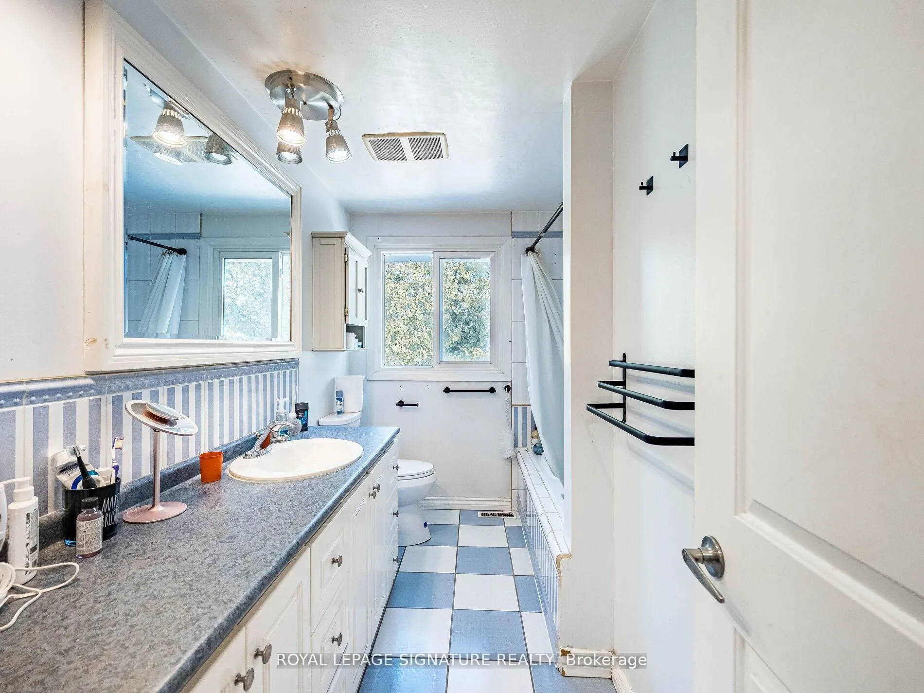 Photo 28 of 16 Alderwood Crescent, Cambridge — HOMEH