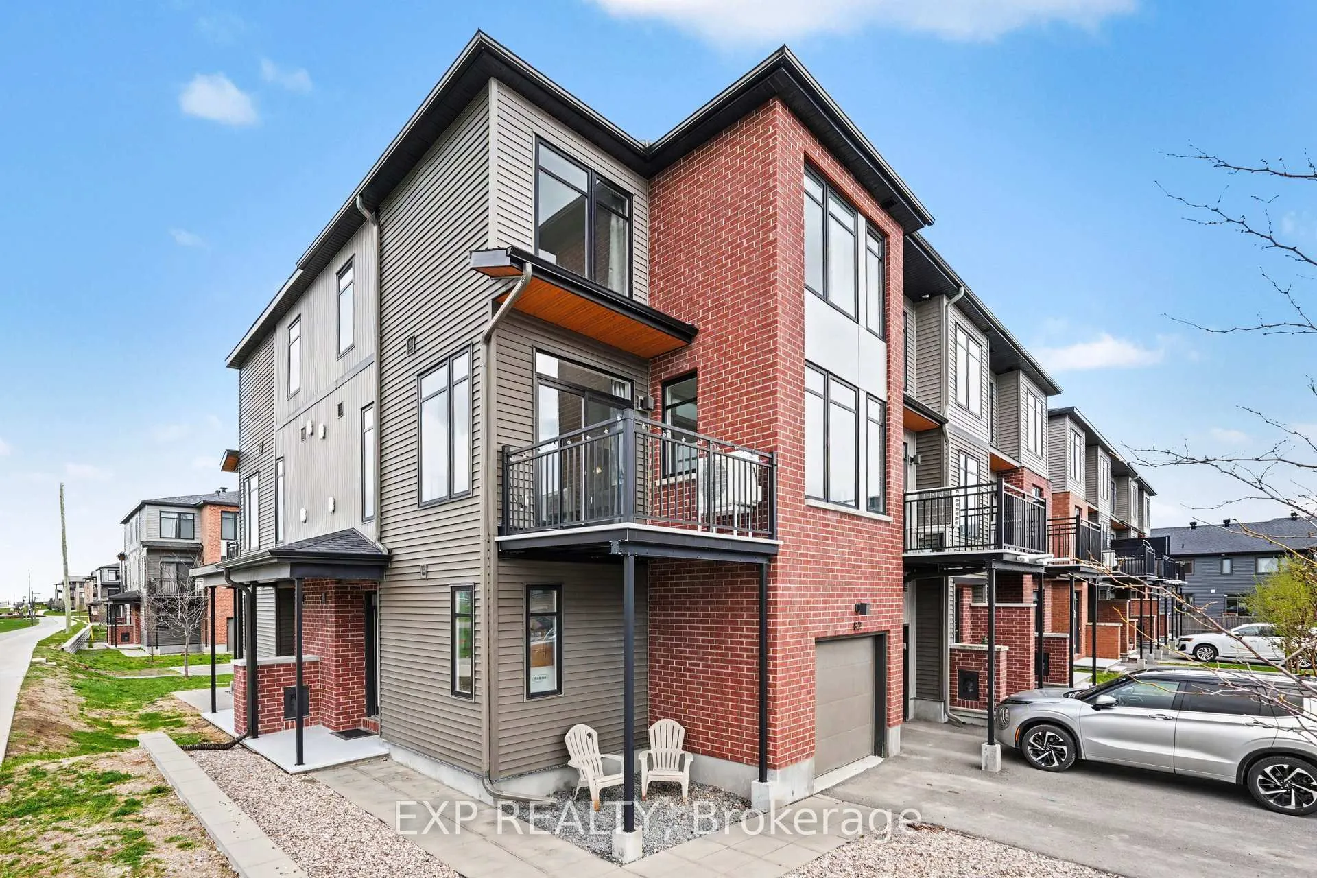 Photo 2 of 82 Franchise Private, Ottawa, Kanata - Emerald Meadows/Trailwest — HOMEH