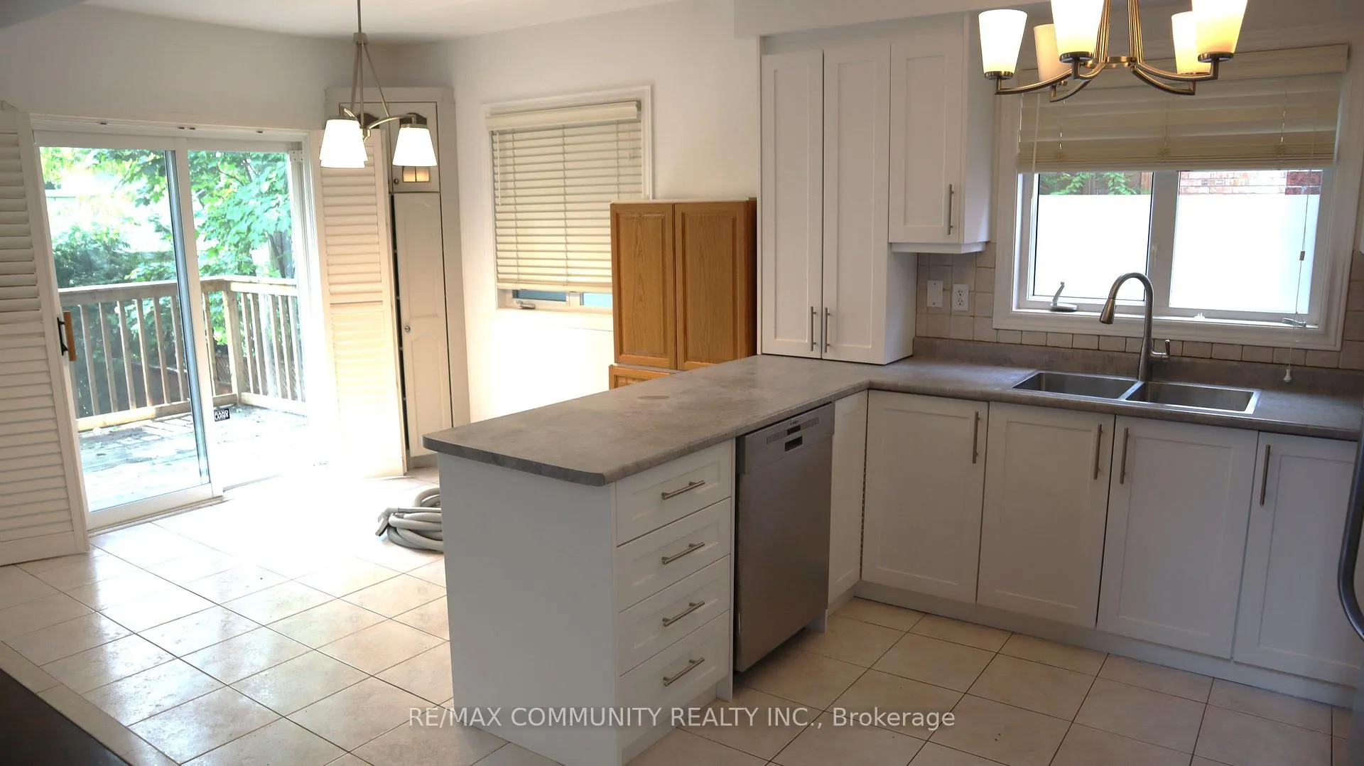Photo 5 of 66 Coolspring Crescent, Caledon, Bolton East — HOMEH