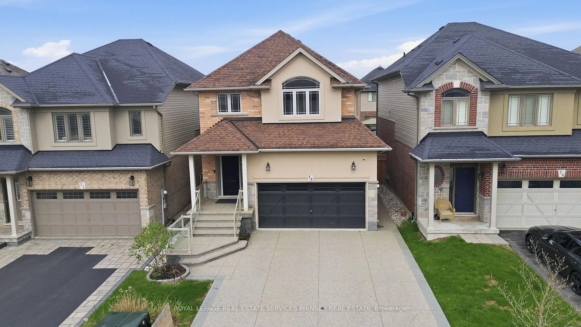 Photo 2 of 15 Cutts Crescent, Hamilton, Binbrook — HOMEH