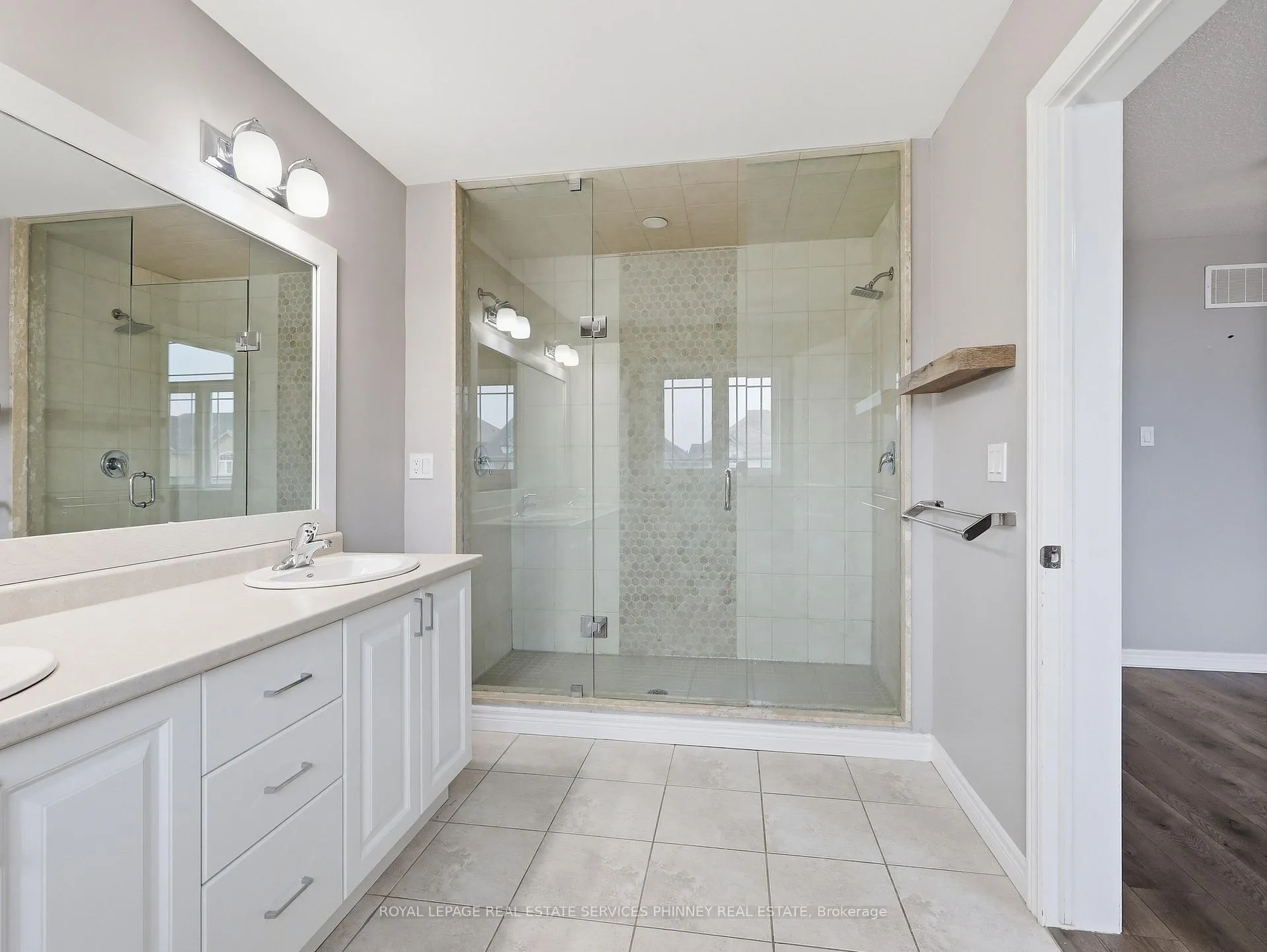 Photo 17 of 15 Cutts Crescent, Hamilton, Binbrook — HOMEH