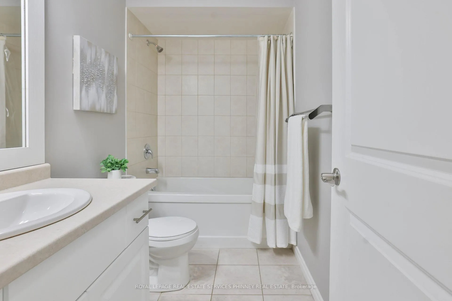 Photo 20 of 15 Cutts Crescent, Hamilton, Binbrook — HOMEH