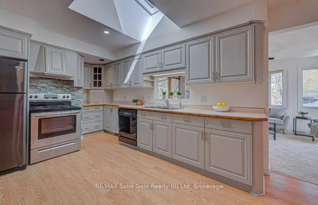 Photo 11 of 79 Woodhaven Road, Kitchener — HOMEH