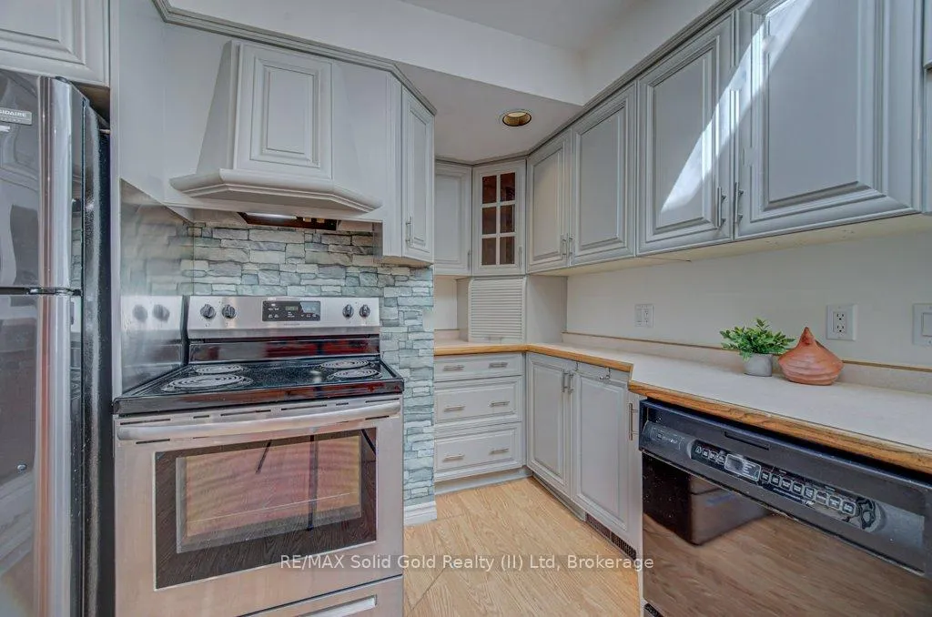 Photo 16 of 79 Woodhaven Road, Kitchener — HOMEH