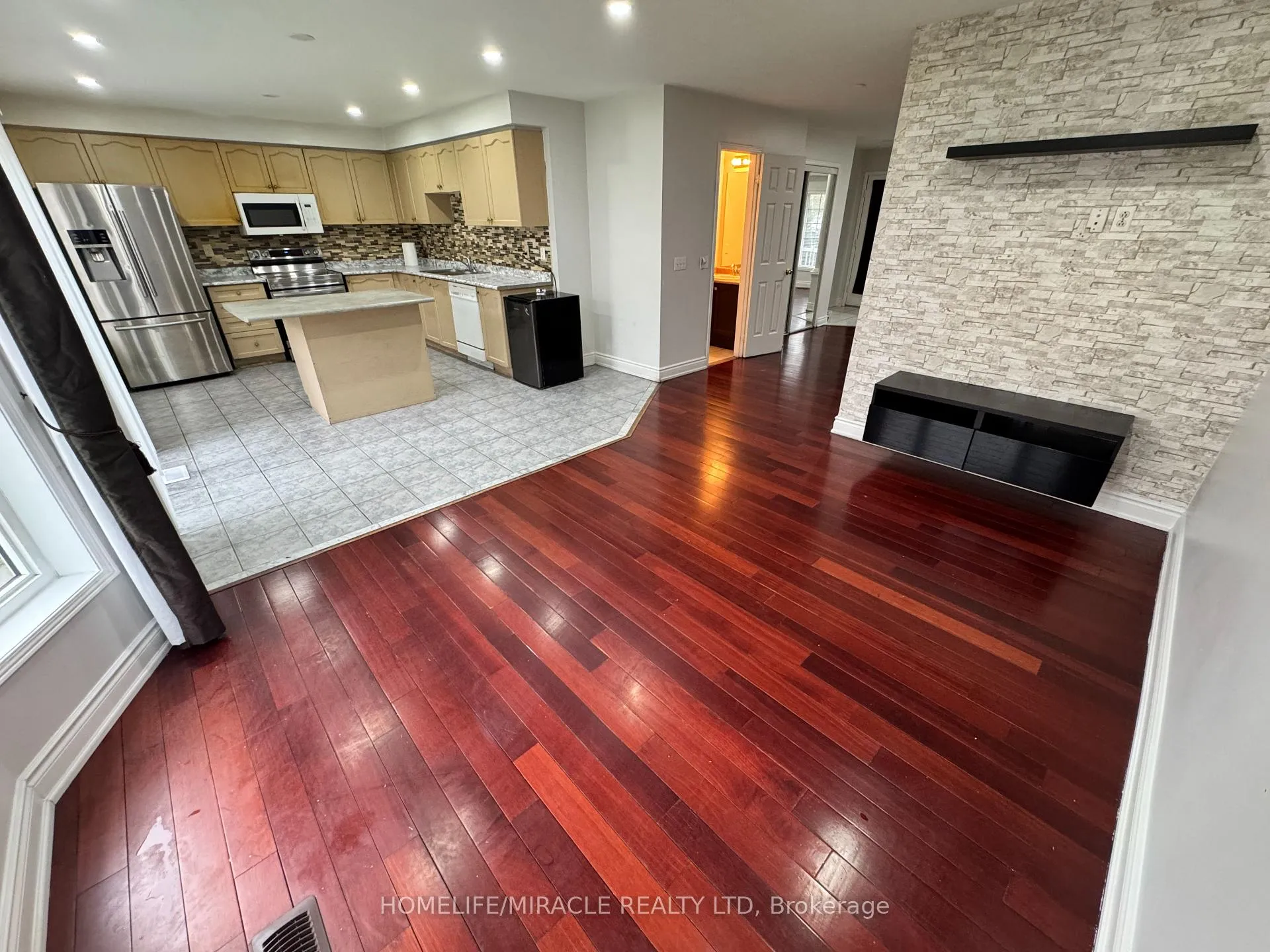 Photo 7 of Unit Upper, 28 Nautical Drive, Brampton, Sandringham-Wellington — HOMEH