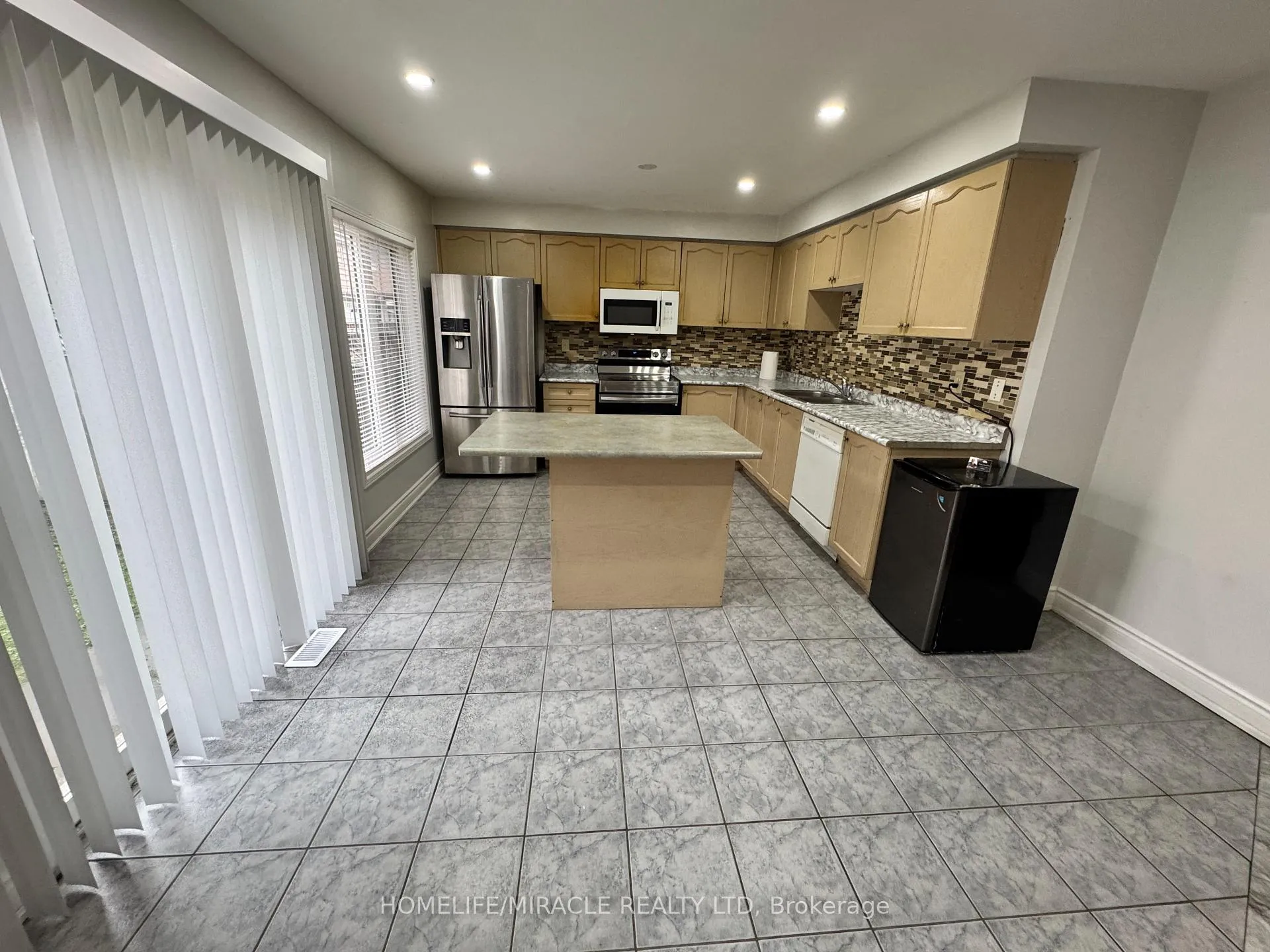 Photo 8 of Unit Upper, 28 Nautical Drive, Brampton, Sandringham-Wellington — HOMEH
