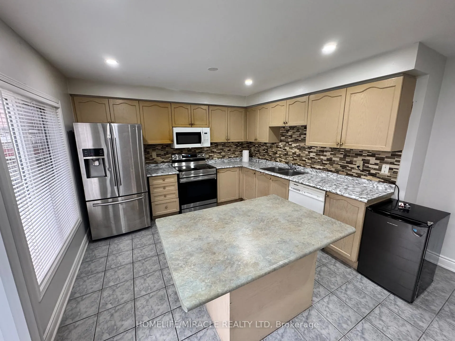 Photo 9 of Unit Upper, 28 Nautical Drive, Brampton, Sandringham-Wellington — HOMEH