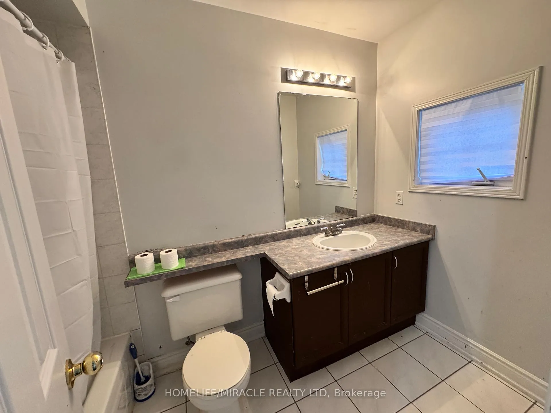 Photo 15 of Unit Upper, 28 Nautical Drive, Brampton, Sandringham-Wellington — HOMEH