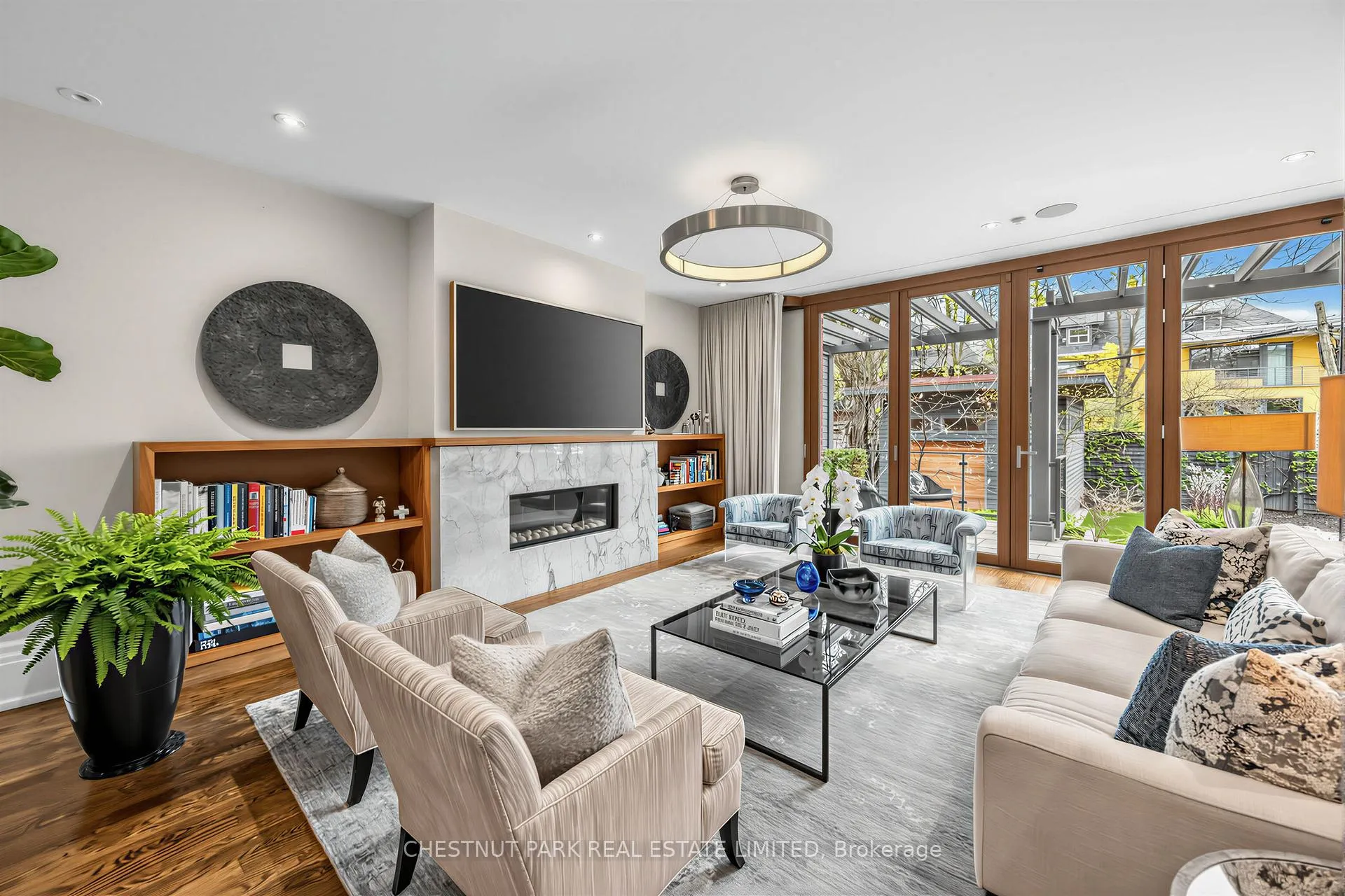 Photo 4 of 94 Walmer Road, Toronto, The Annex — HOMEH
