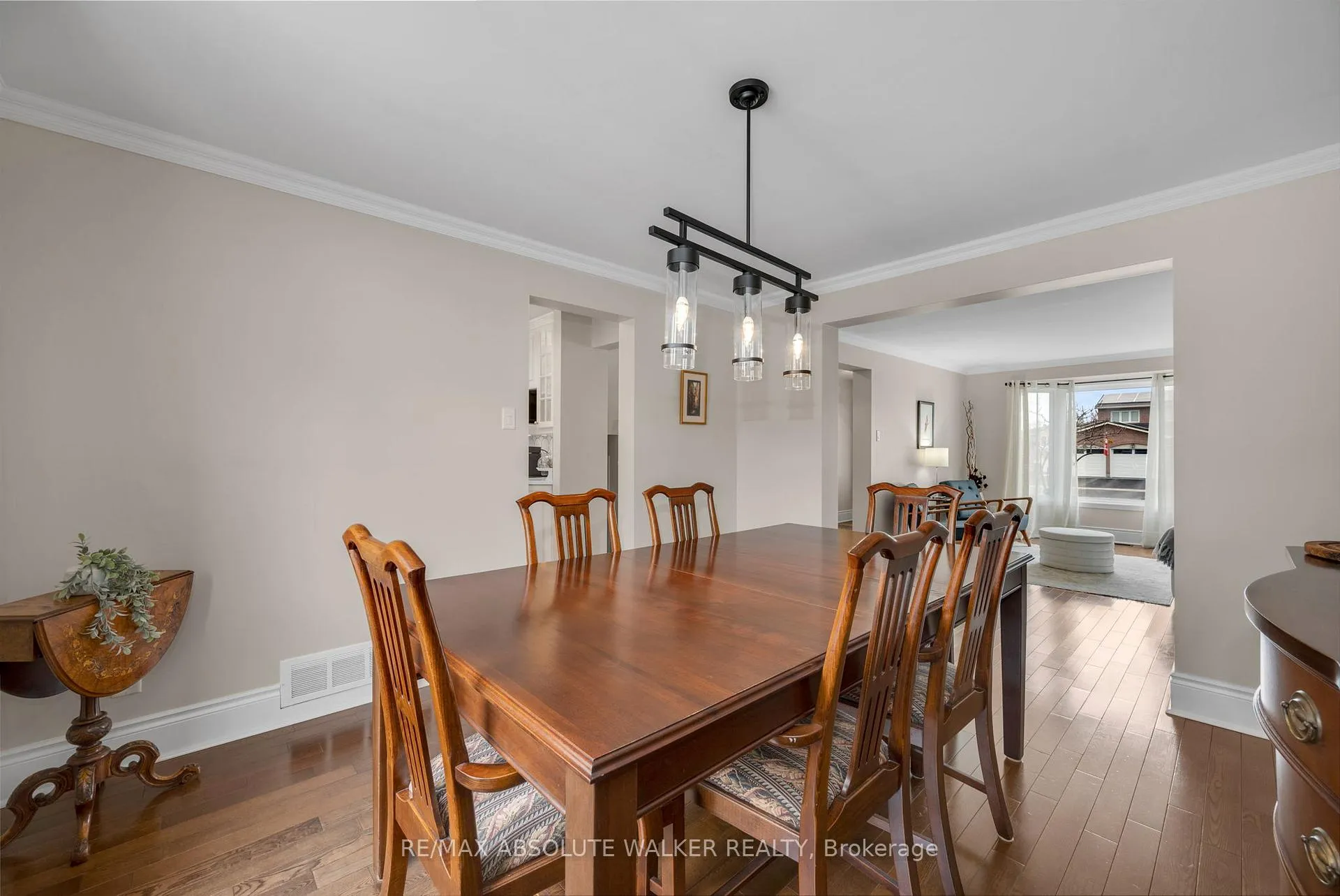 Photo 8 of 5935 Meadowglen Drive, Ottawa, Chapel Hill — HOMEH