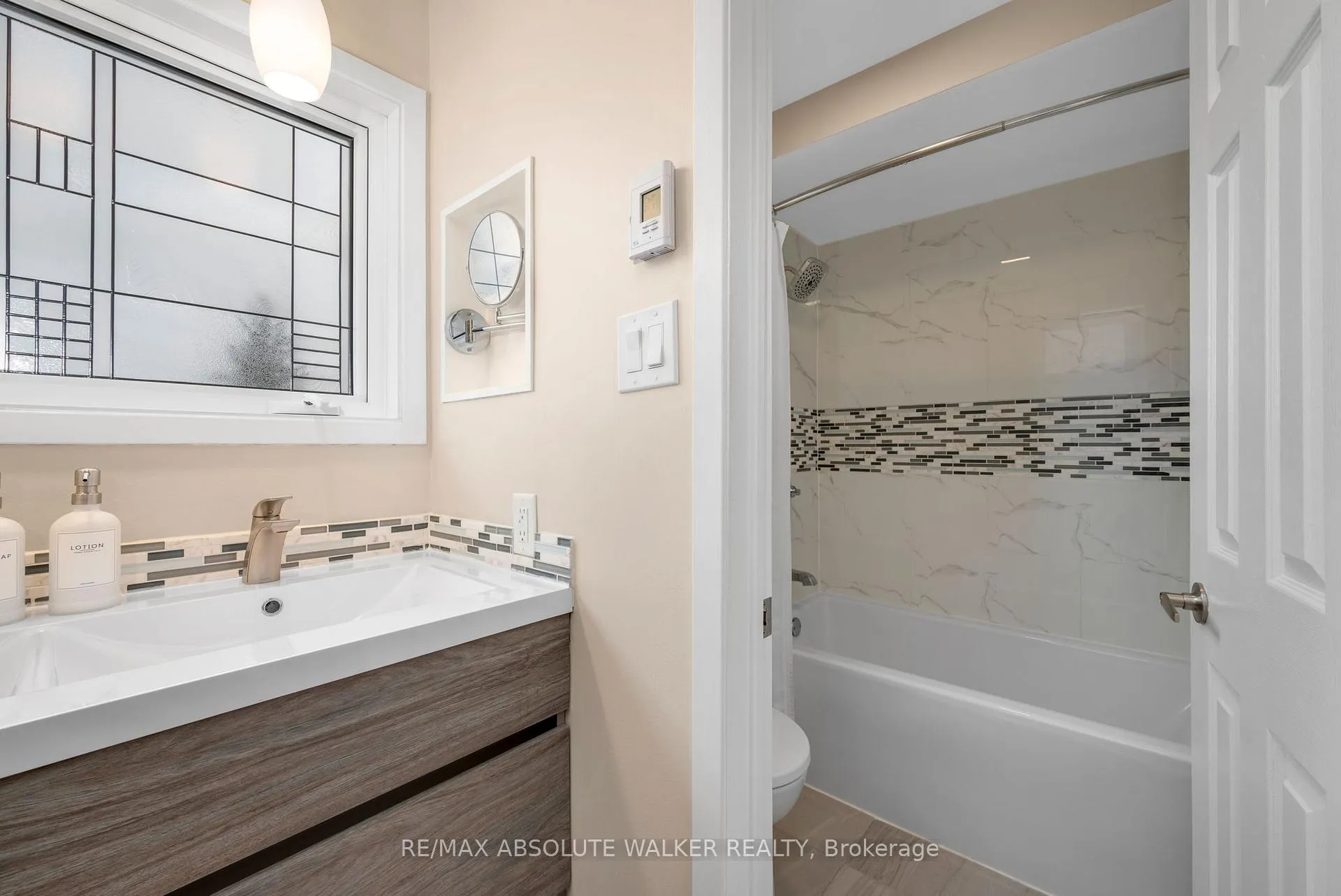 Photo 24 of 5935 Meadowglen Drive, Ottawa, Chapel Hill — HOMEH