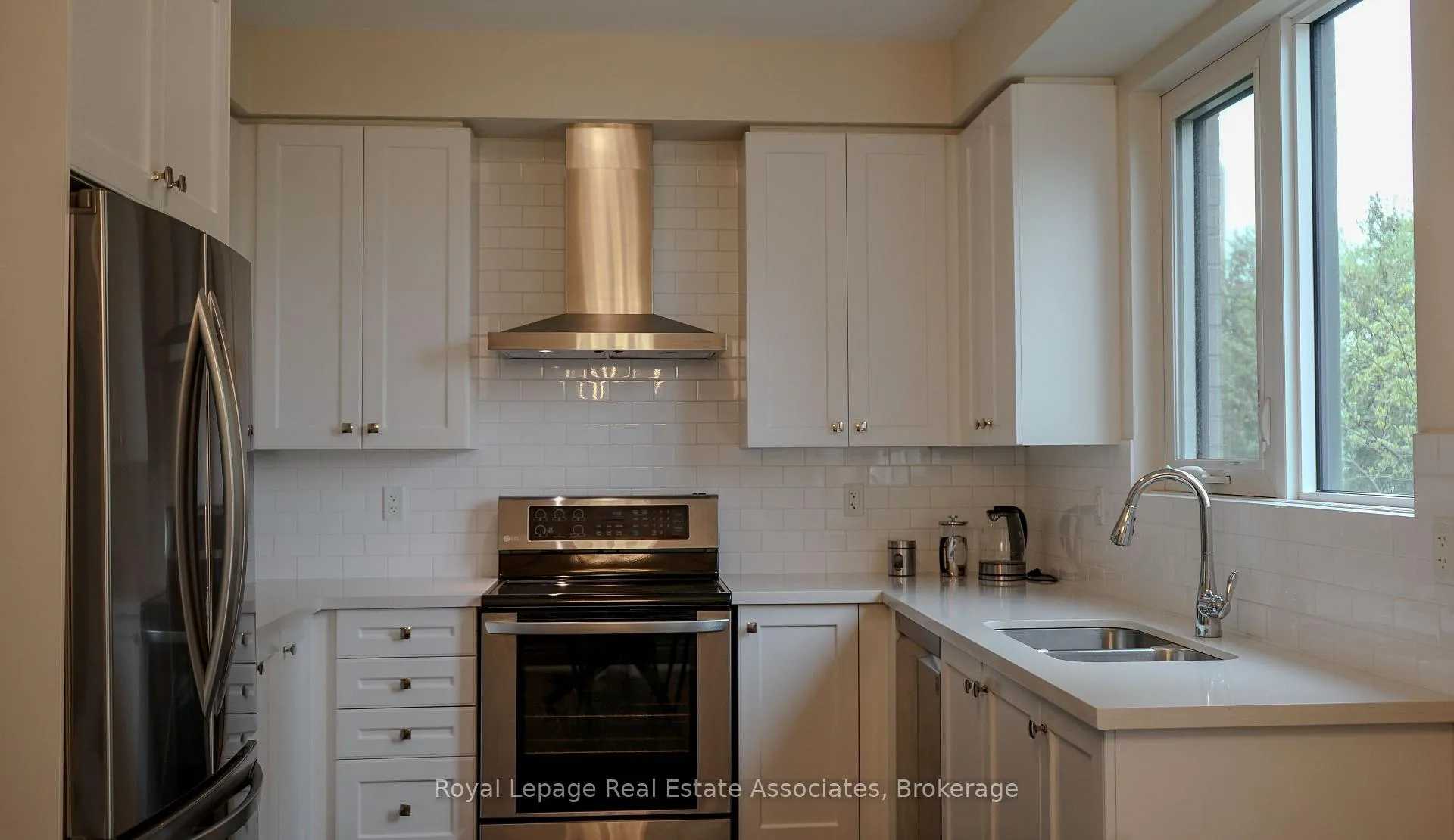 Photo 5 of 72 Pony Farm Drive, Etobicoke, Willowridge-Martingrove-Richview — HOMEH