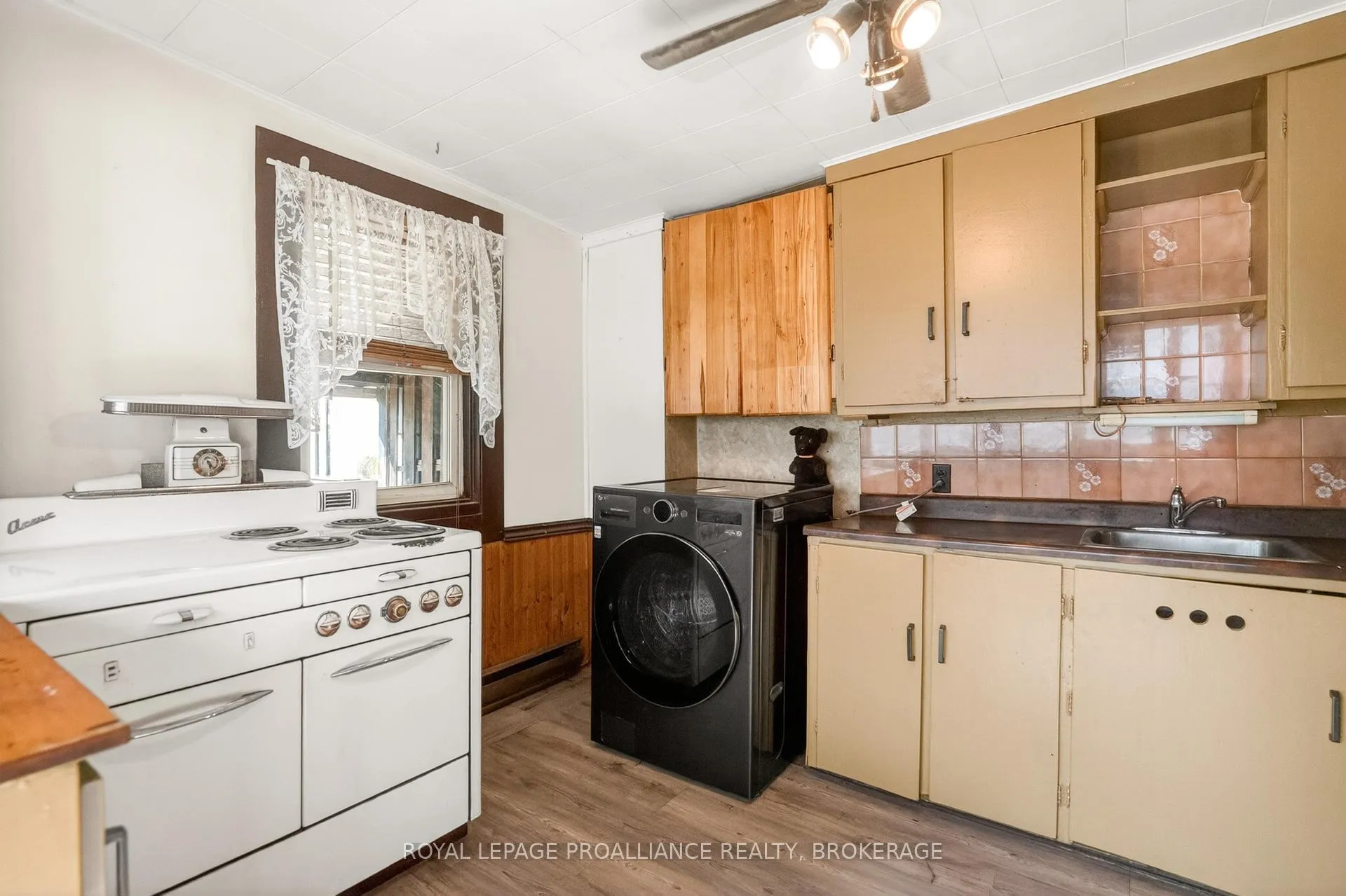 Photo 19 of 578 Union Street, Kingston, Central City West — HOMEH