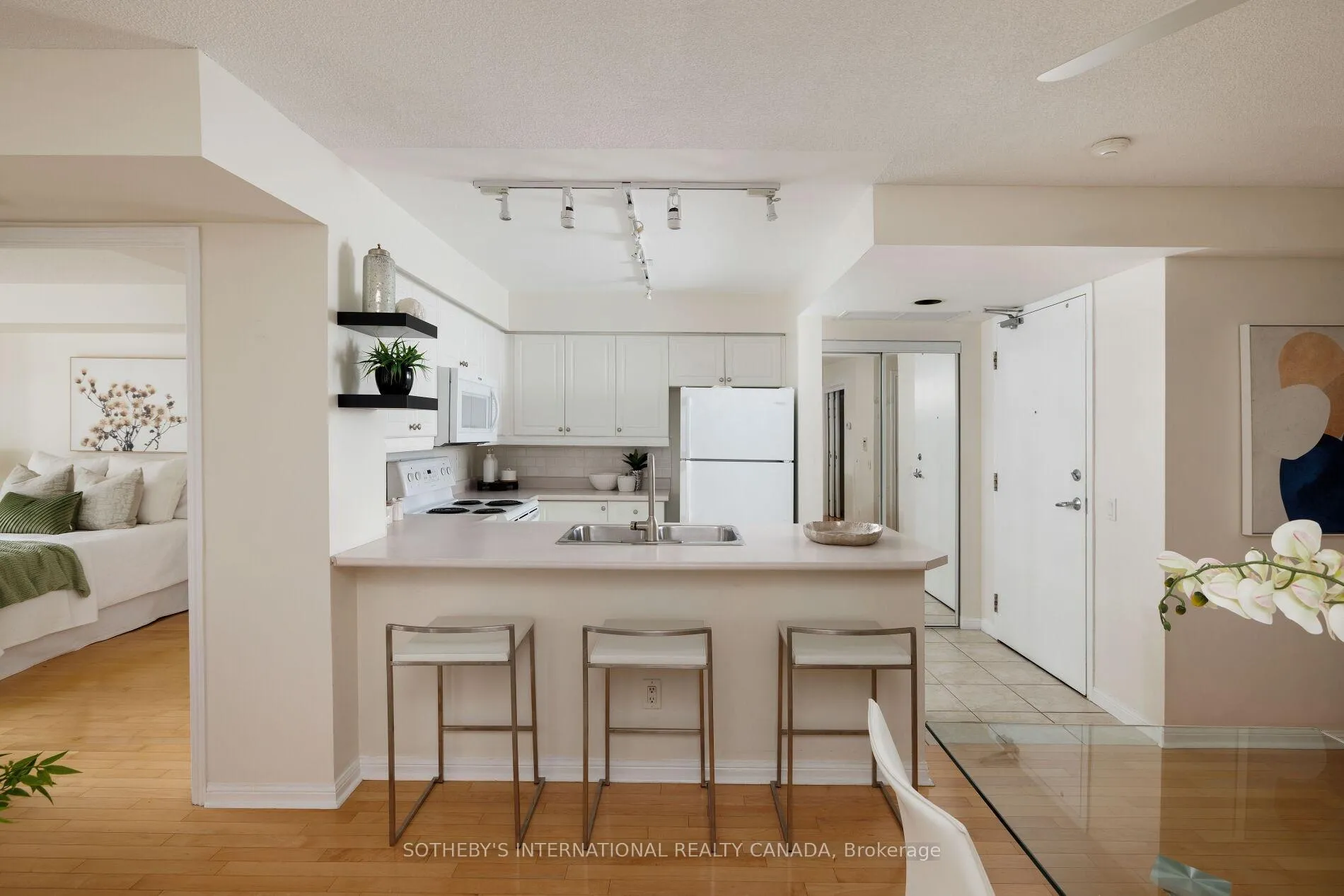 Photo 6 of Unit 201, 153 Beecroft Road, North York, Lansing-Westgate — HOMEH