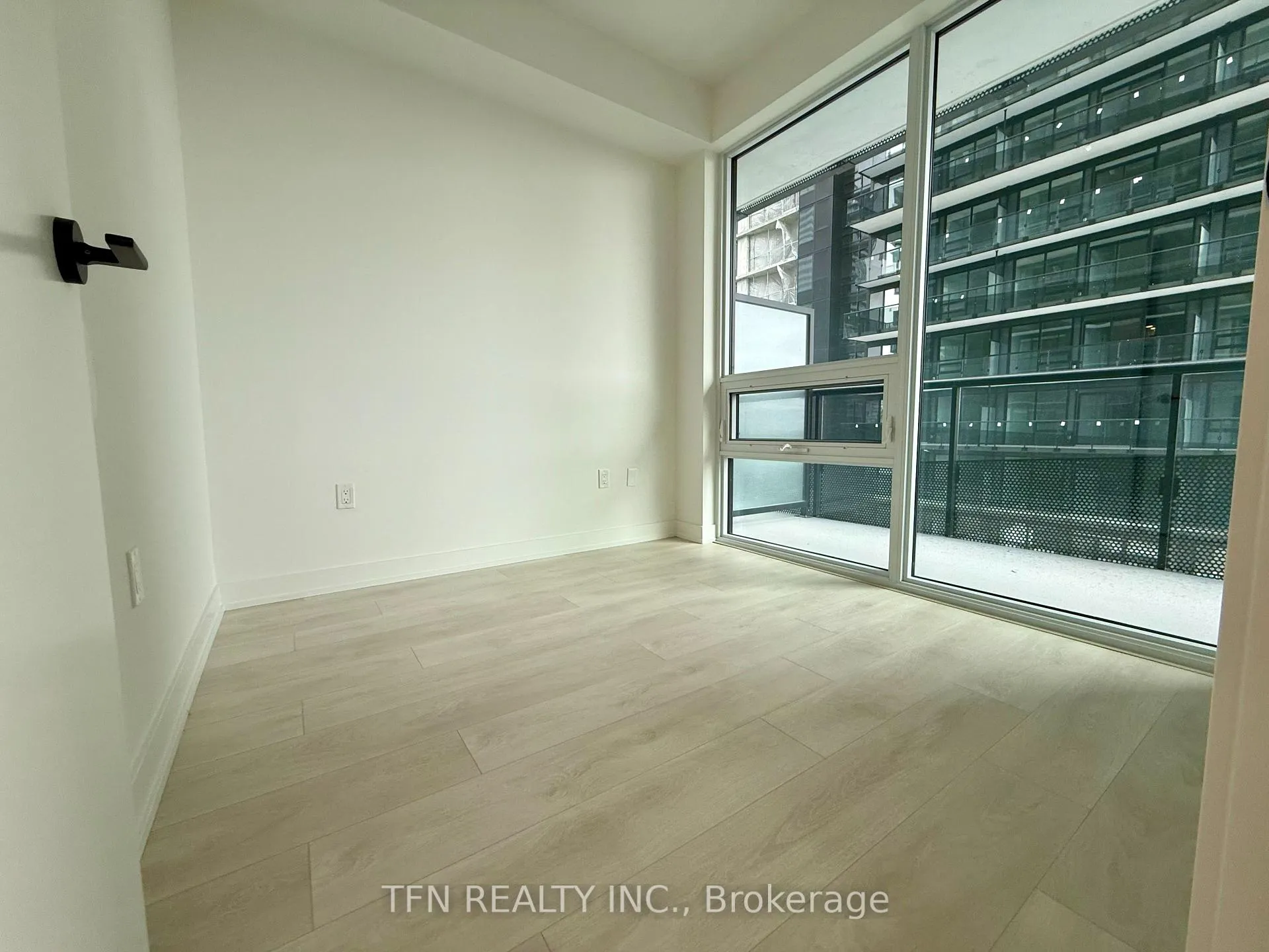 Photo 5 of Unit 1209S, 127 Broadway Avenue, Toronto, Mount Pleasant West — HOMEH