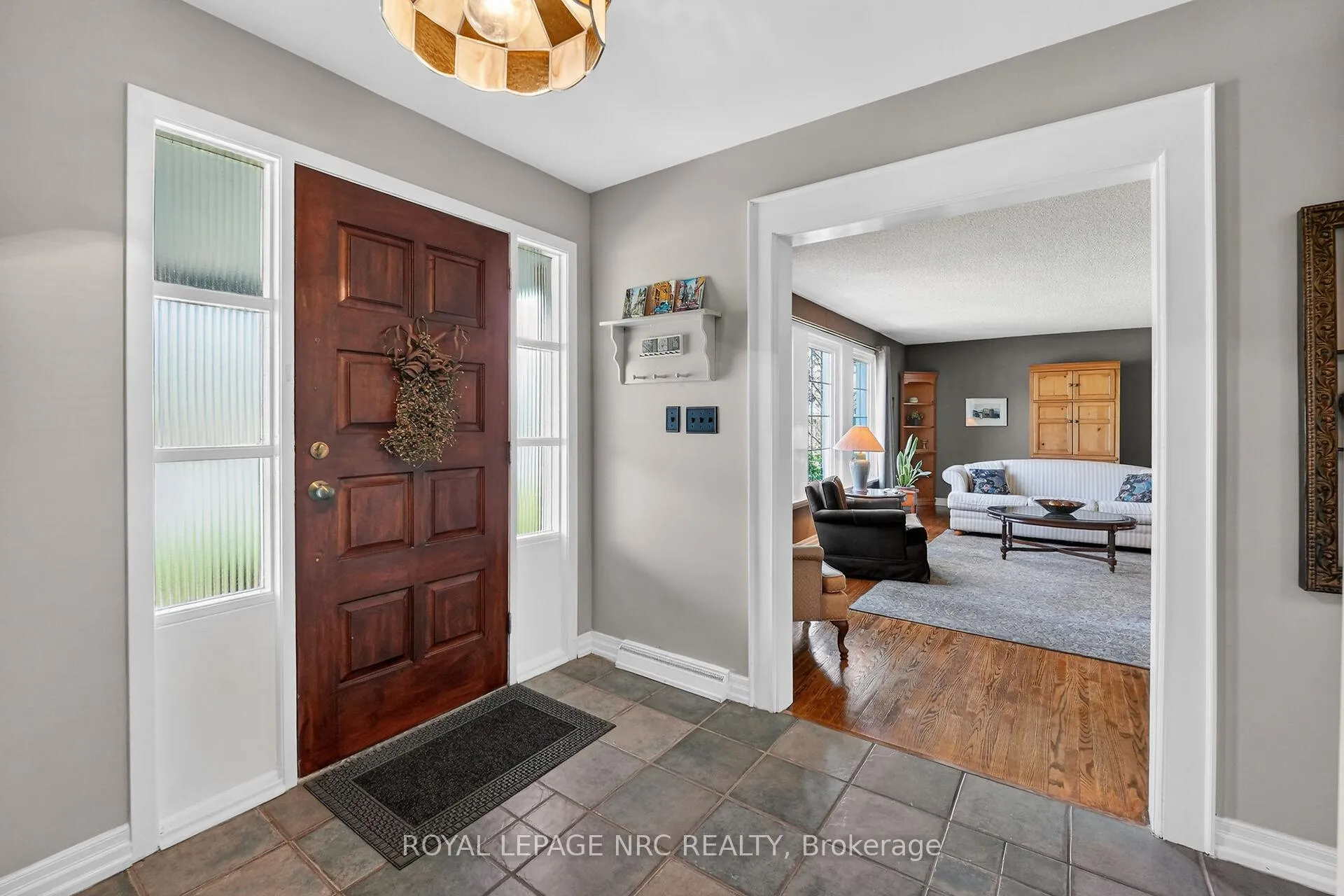 Photo 3 of 10 Briarfield Crescent, St. Catharines, Glendale/Glenridge — HOMEH