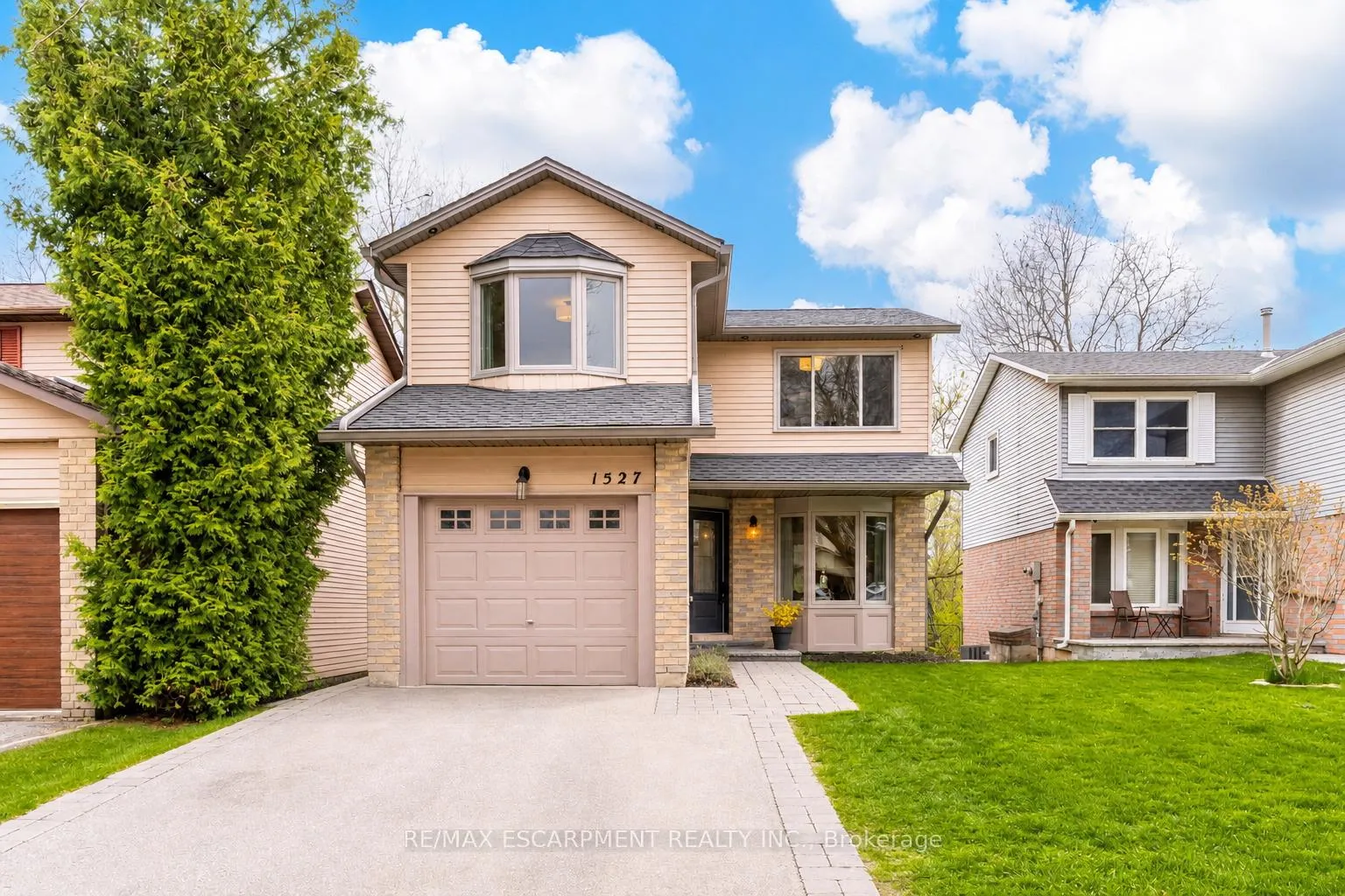 Photo 1 of 1527 Riley Avenue, Burlington, Palmer — HOMEH