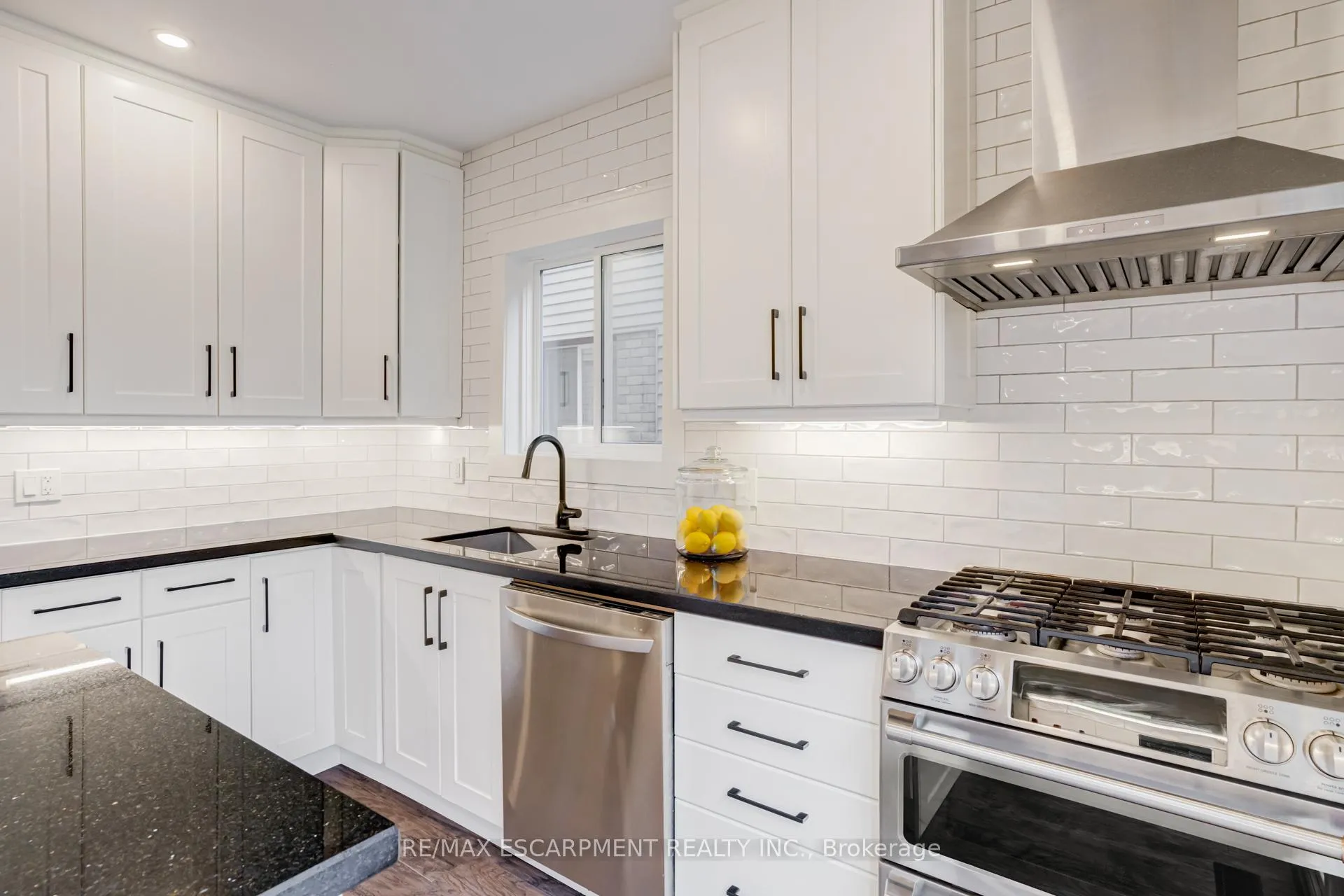 Photo 8 of 1527 Riley Avenue, Burlington, Palmer — HOMEH