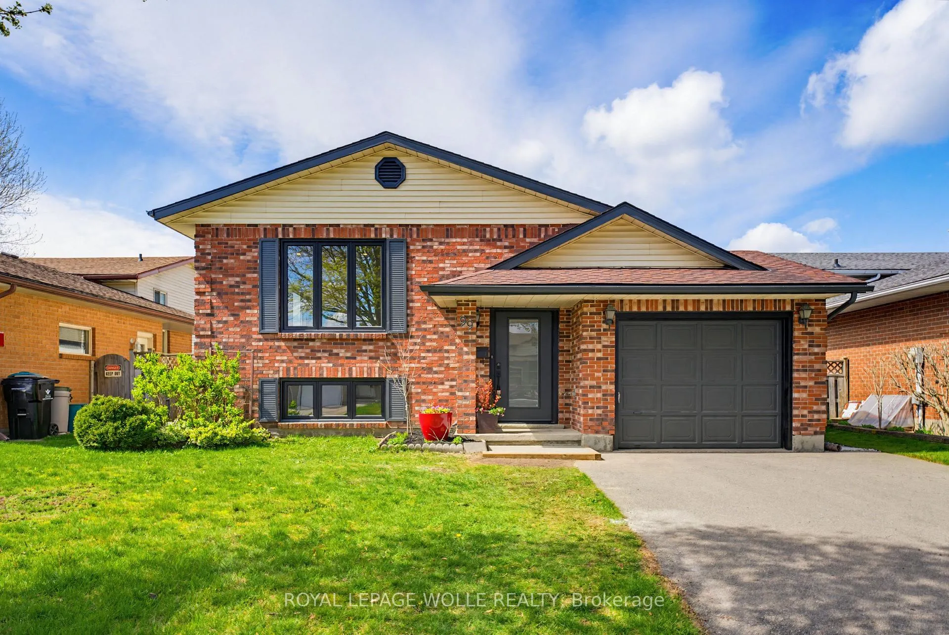Photo 2 of 99 Oakhurst Crescent, Waterloo — HOMEH