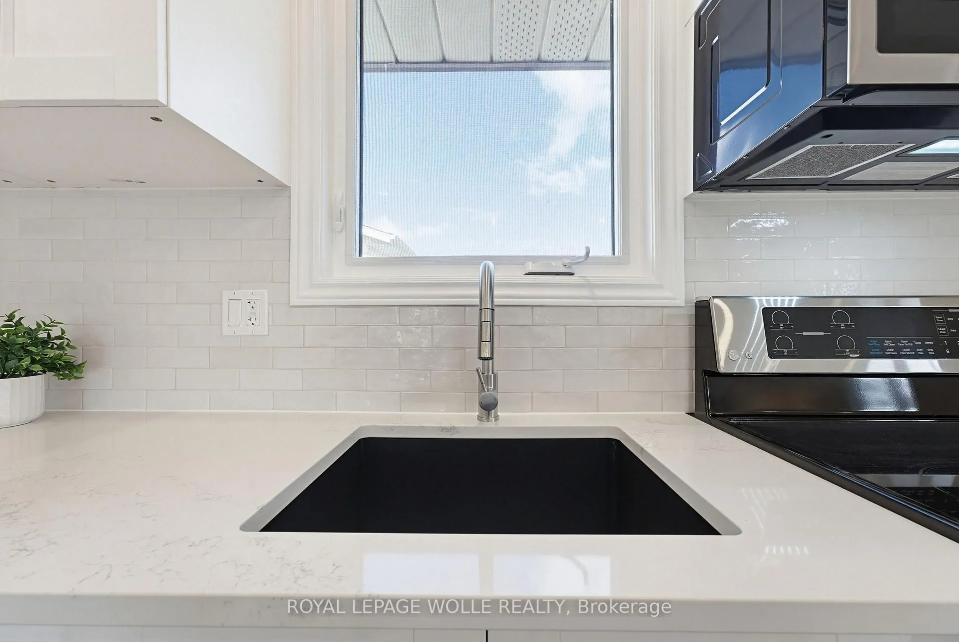 Photo 13 of 99 Oakhurst Crescent, Waterloo — HOMEH