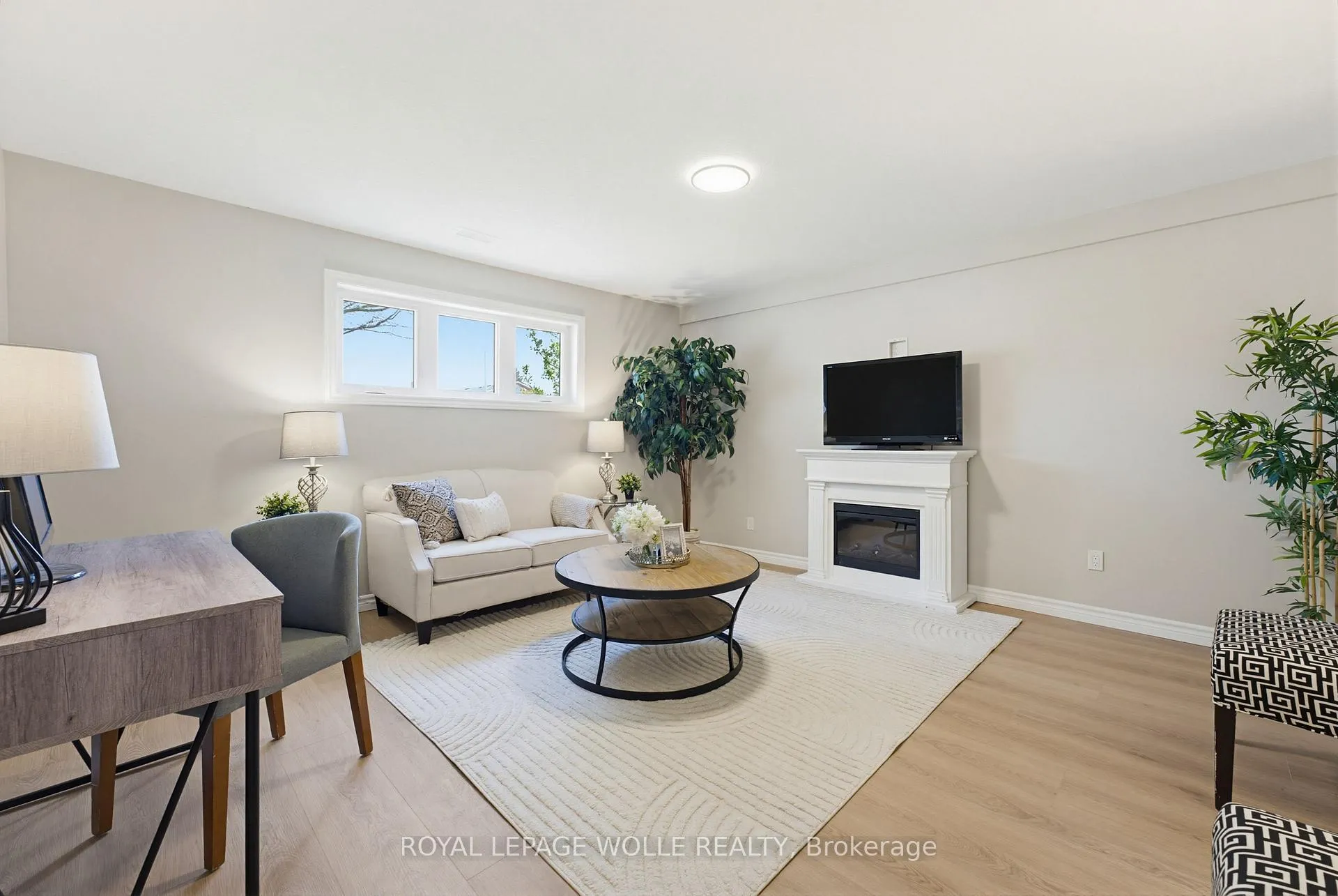 Photo 20 of 99 Oakhurst Crescent, Waterloo — HOMEH