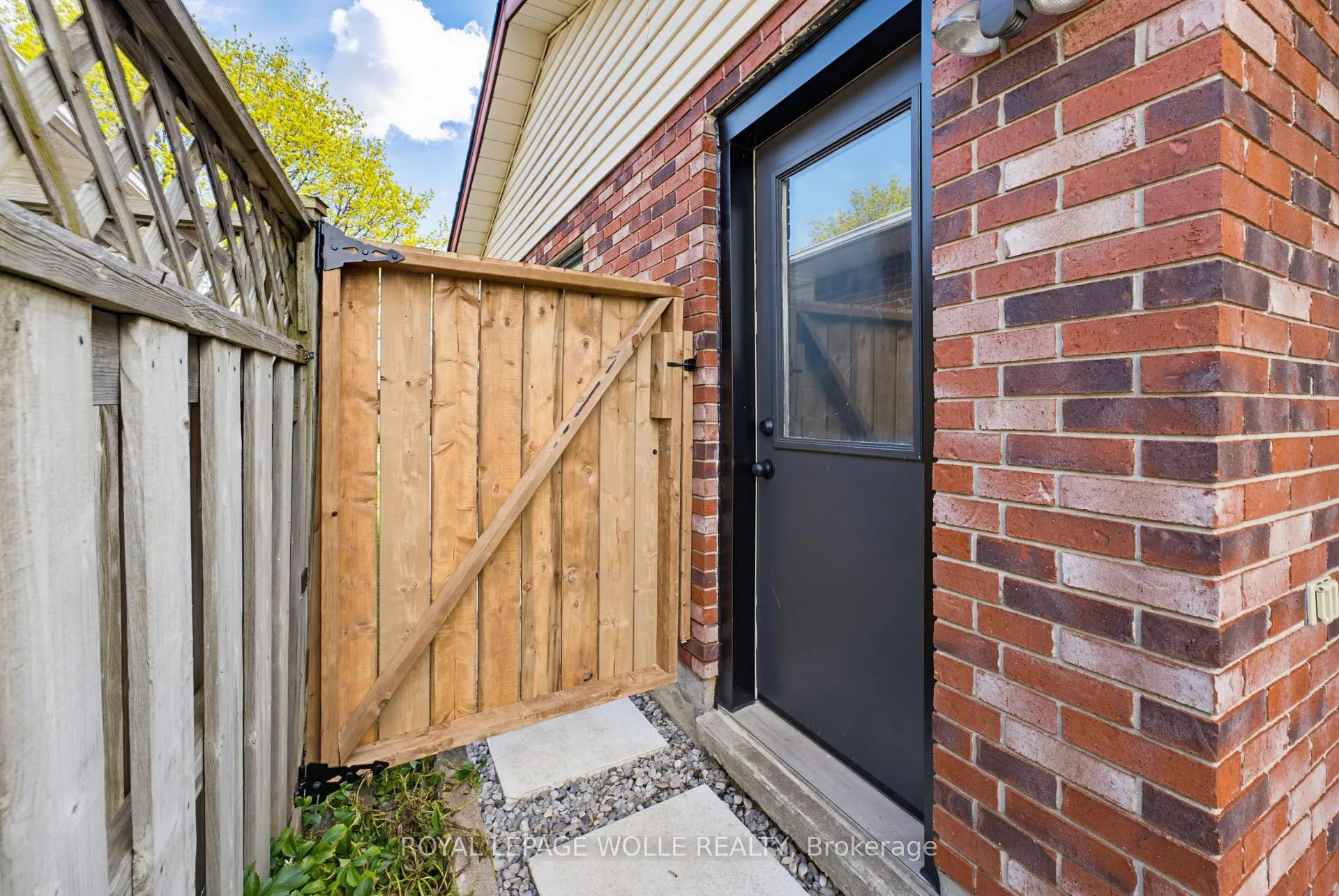 Photo 26 of 99 Oakhurst Crescent, Waterloo — HOMEH