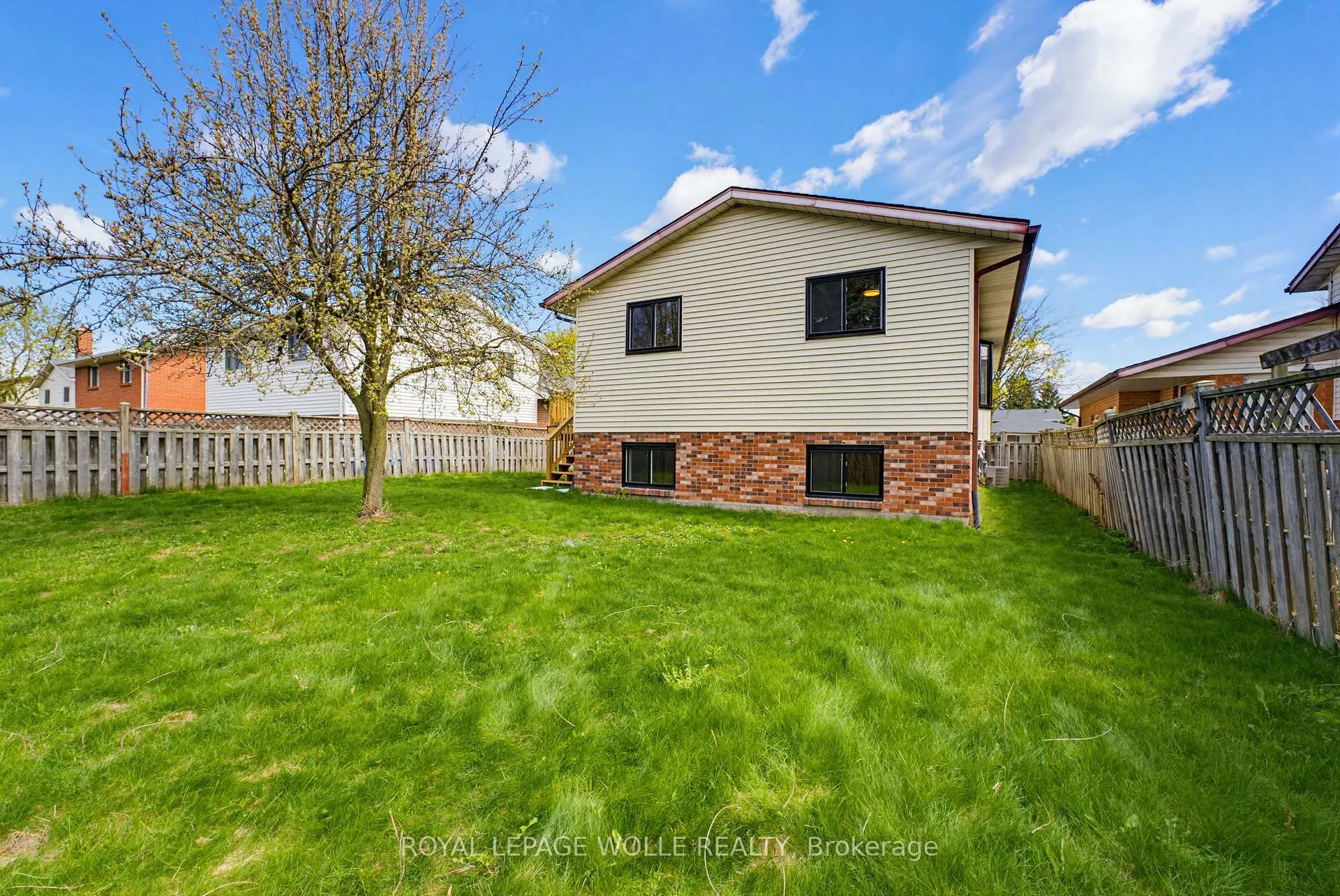 Photo 32 of 99 Oakhurst Crescent, Waterloo — HOMEH