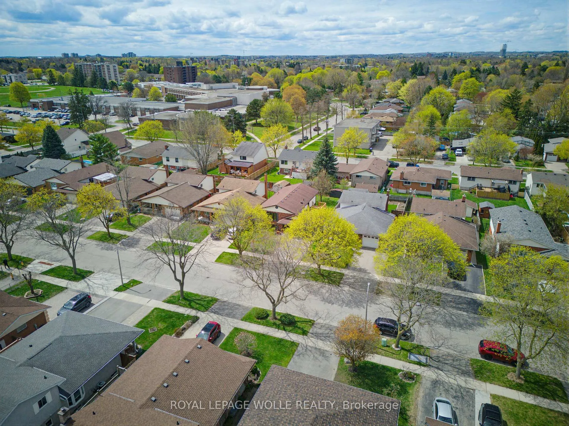 Photo 38 of 99 Oakhurst Crescent, Waterloo — HOMEH