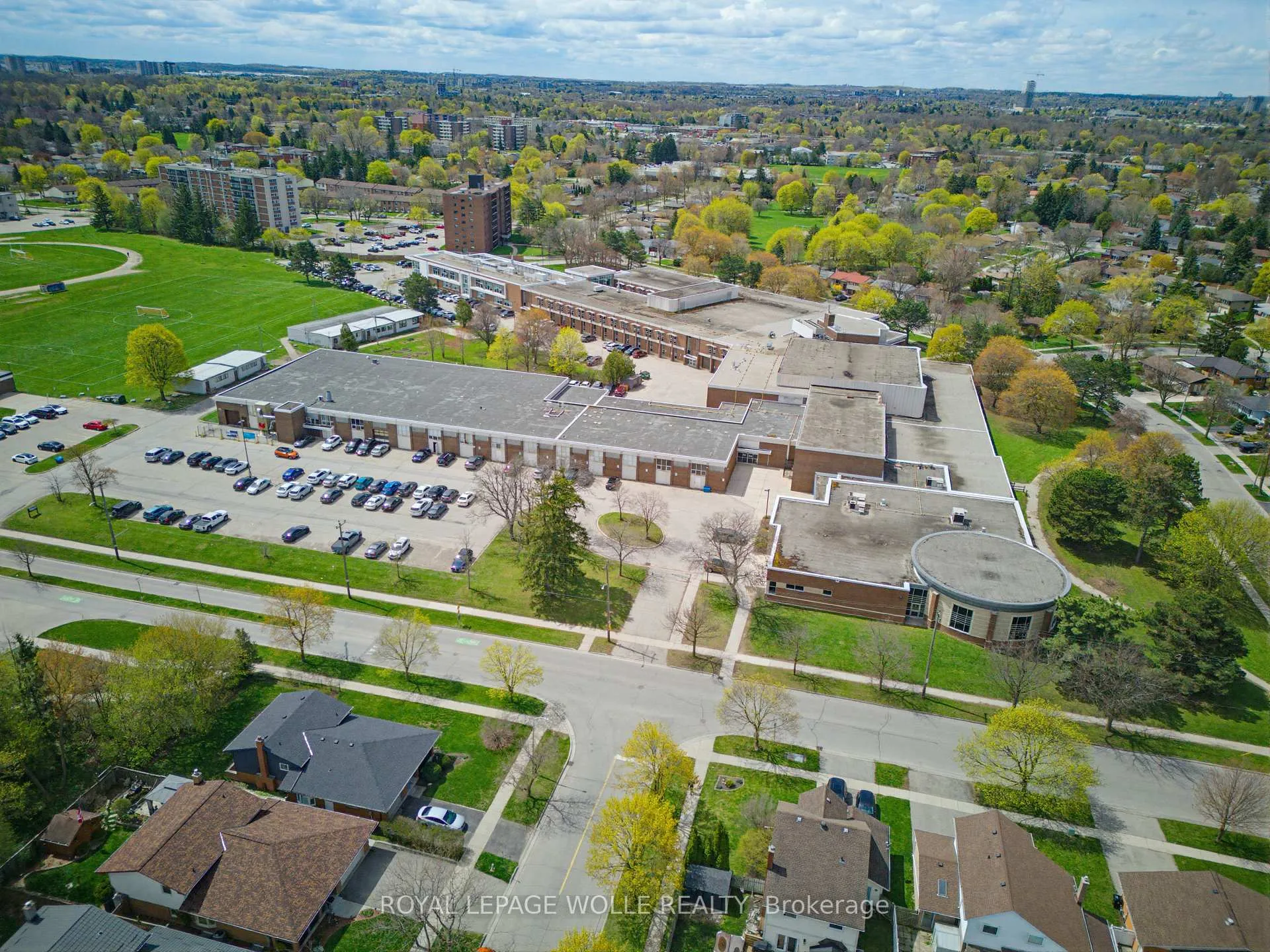 Photo 40 of 99 Oakhurst Crescent, Waterloo — HOMEH