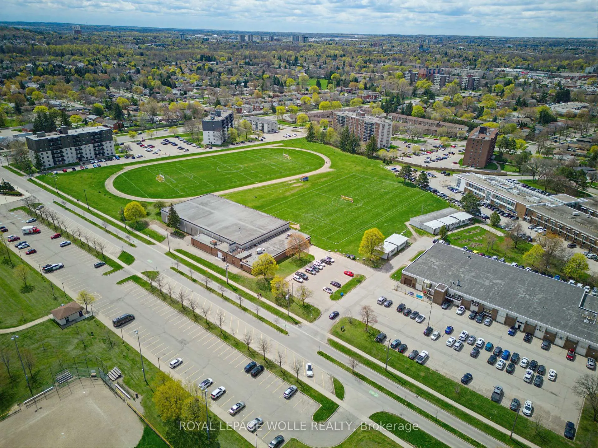 Photo 41 of 99 Oakhurst Crescent, Waterloo — HOMEH
