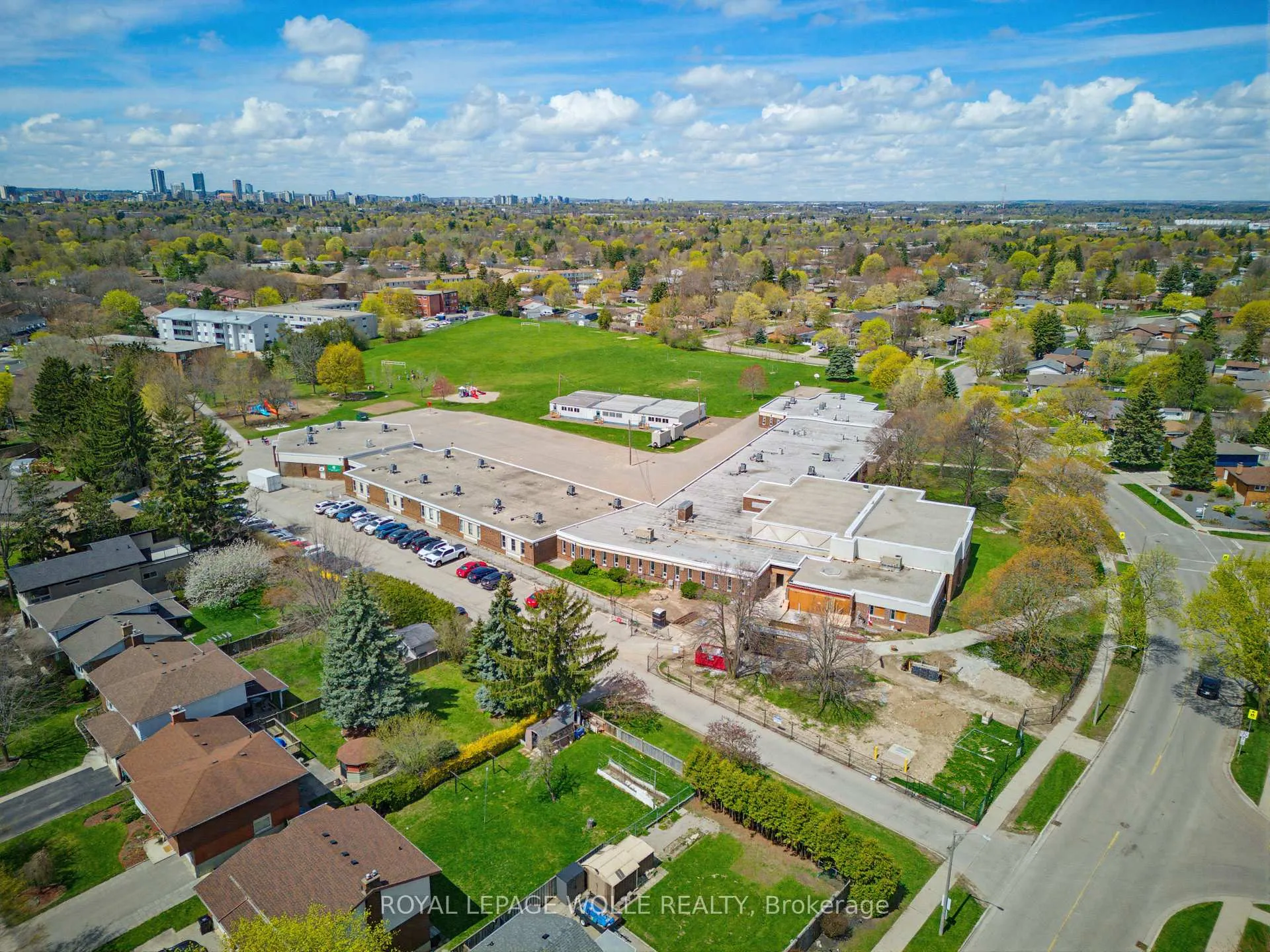 Photo 42 of 99 Oakhurst Crescent, Waterloo — HOMEH