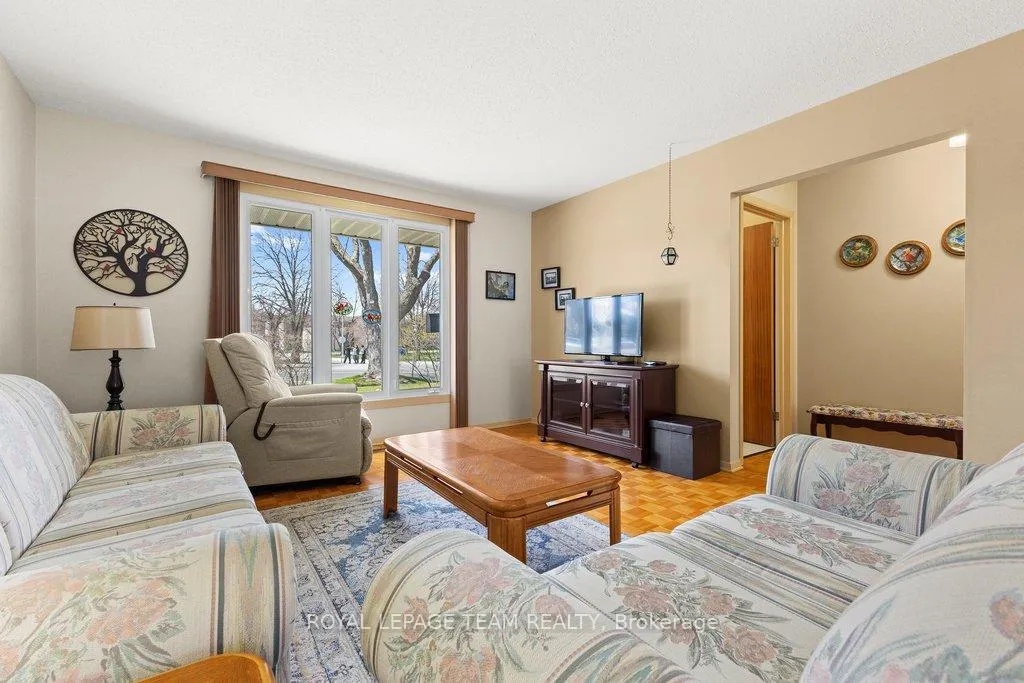 Photo 3 of 2368 Ogilvie Road, Ottawa, Beacon Hill North — HOMEH