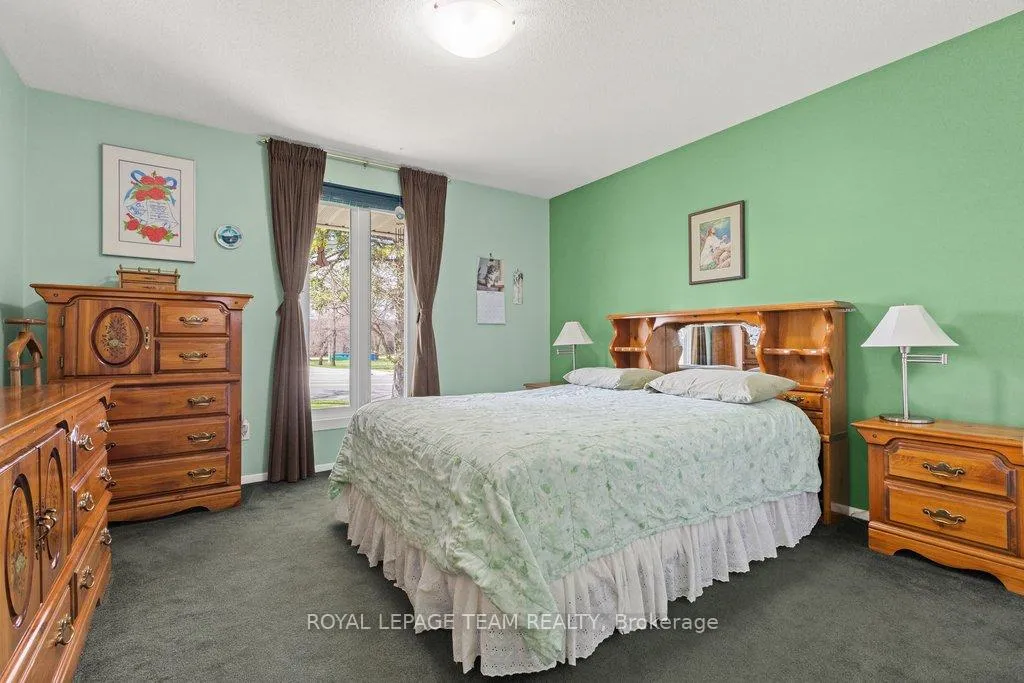Photo 12 of 2368 Ogilvie Road, Ottawa, Beacon Hill North — HOMEH