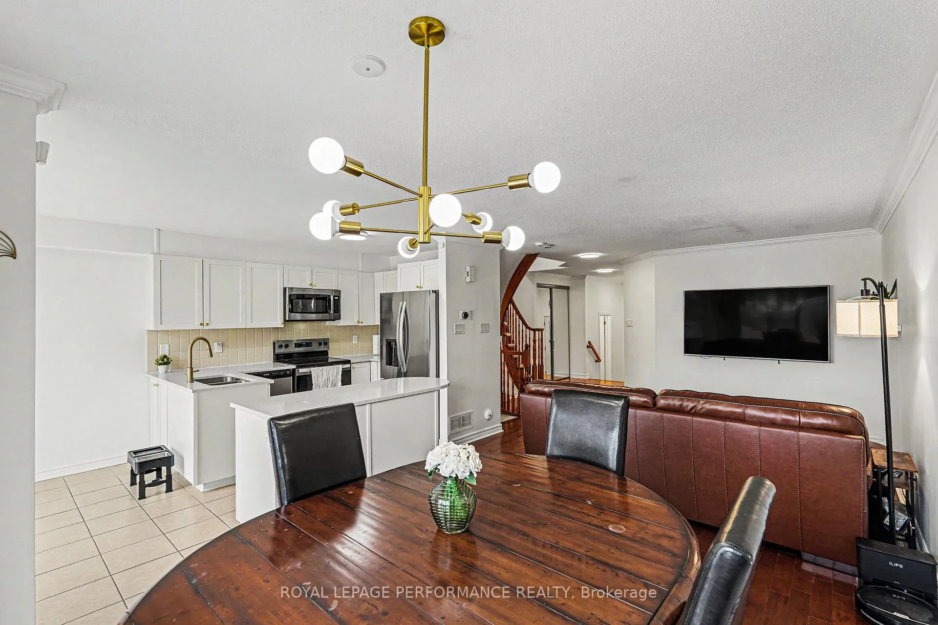 Photo 12 of 272 Branthaven Street, Ottawa, Avalon East — HOMEH