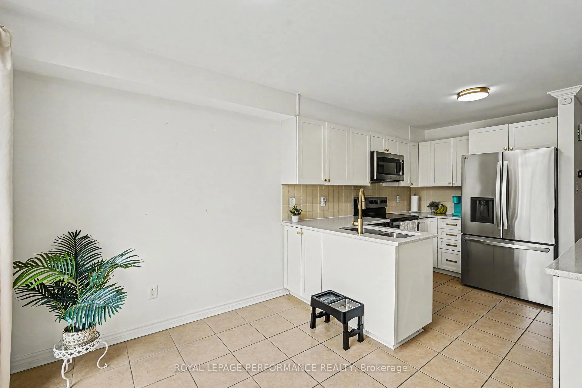 Photo 16 of 272 Branthaven Street, Ottawa, Avalon East — HOMEH
