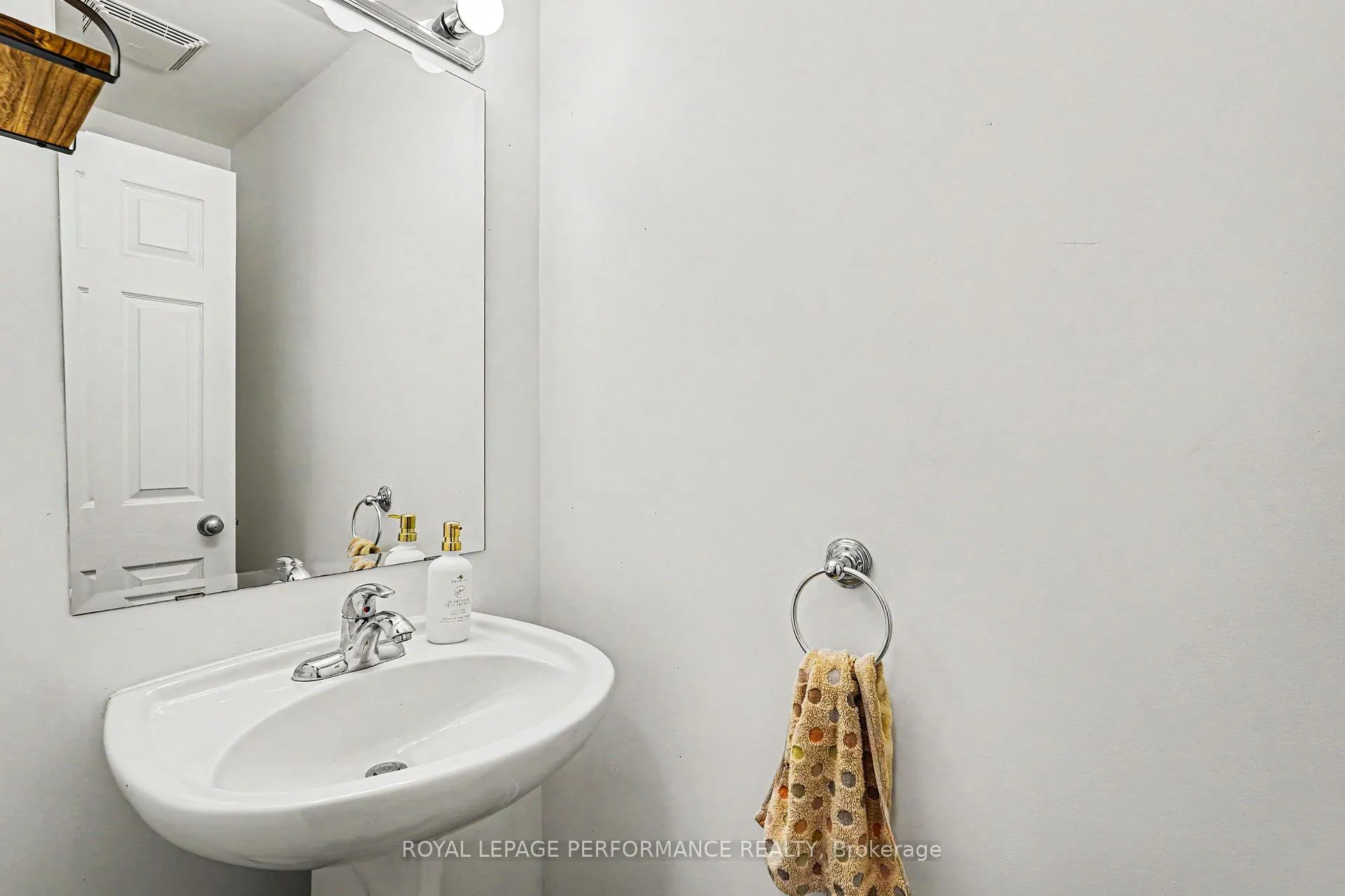 Photo 17 of 272 Branthaven Street, Ottawa, Avalon East — HOMEH