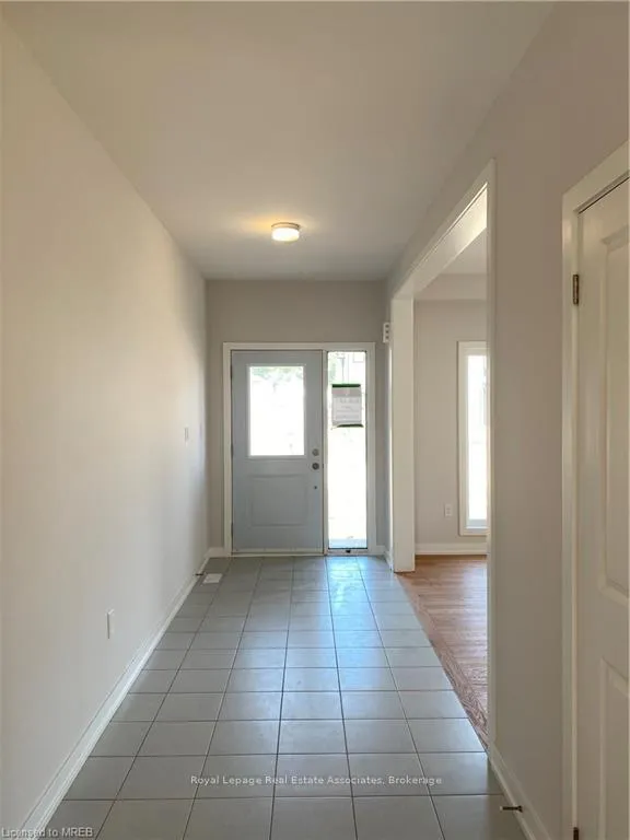 Photo 4 of 31 Butternut Drive, Norfolk, Simcoe — HOMEH