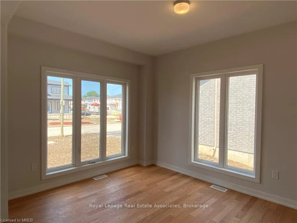 Photo 5 of 31 Butternut Drive, Norfolk, Simcoe — HOMEH